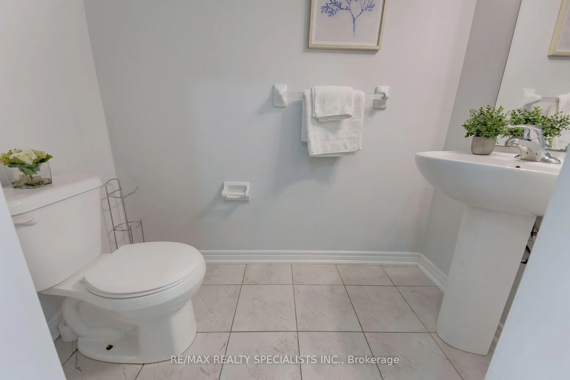 Photo 6 of Unit 4, 740 Linden Drive, Cambridge, Preston Heights — HOMEH