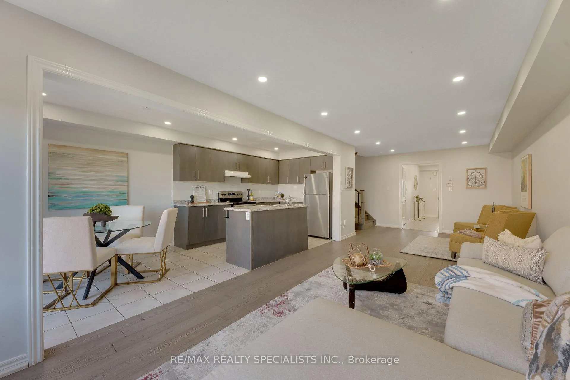 Photo 10 of Unit 4, 740 Linden Drive, Cambridge, Preston Heights — HOMEH
