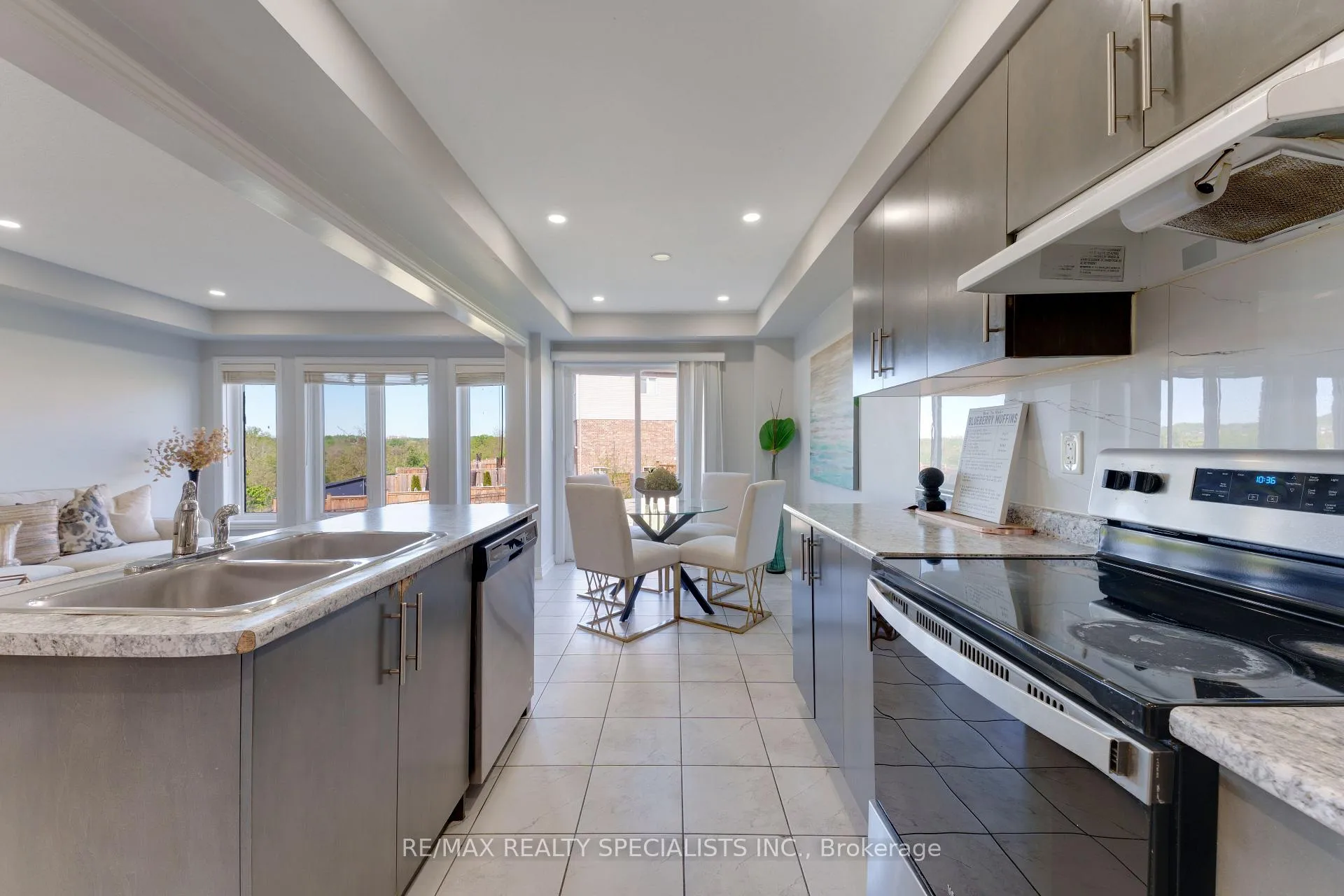 Photo 12 of Unit 4, 740 Linden Drive, Cambridge, Preston Heights — HOMEH