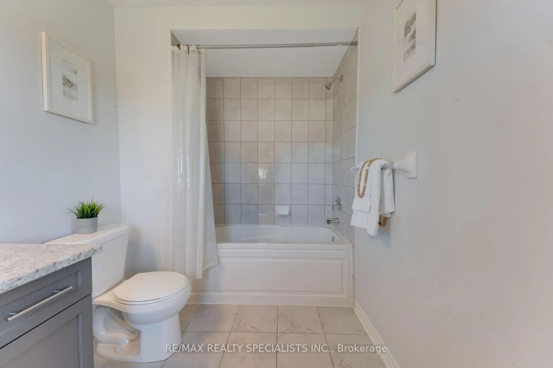 Photo 22 of Unit 4, 740 Linden Drive, Cambridge, Preston Heights — HOMEH