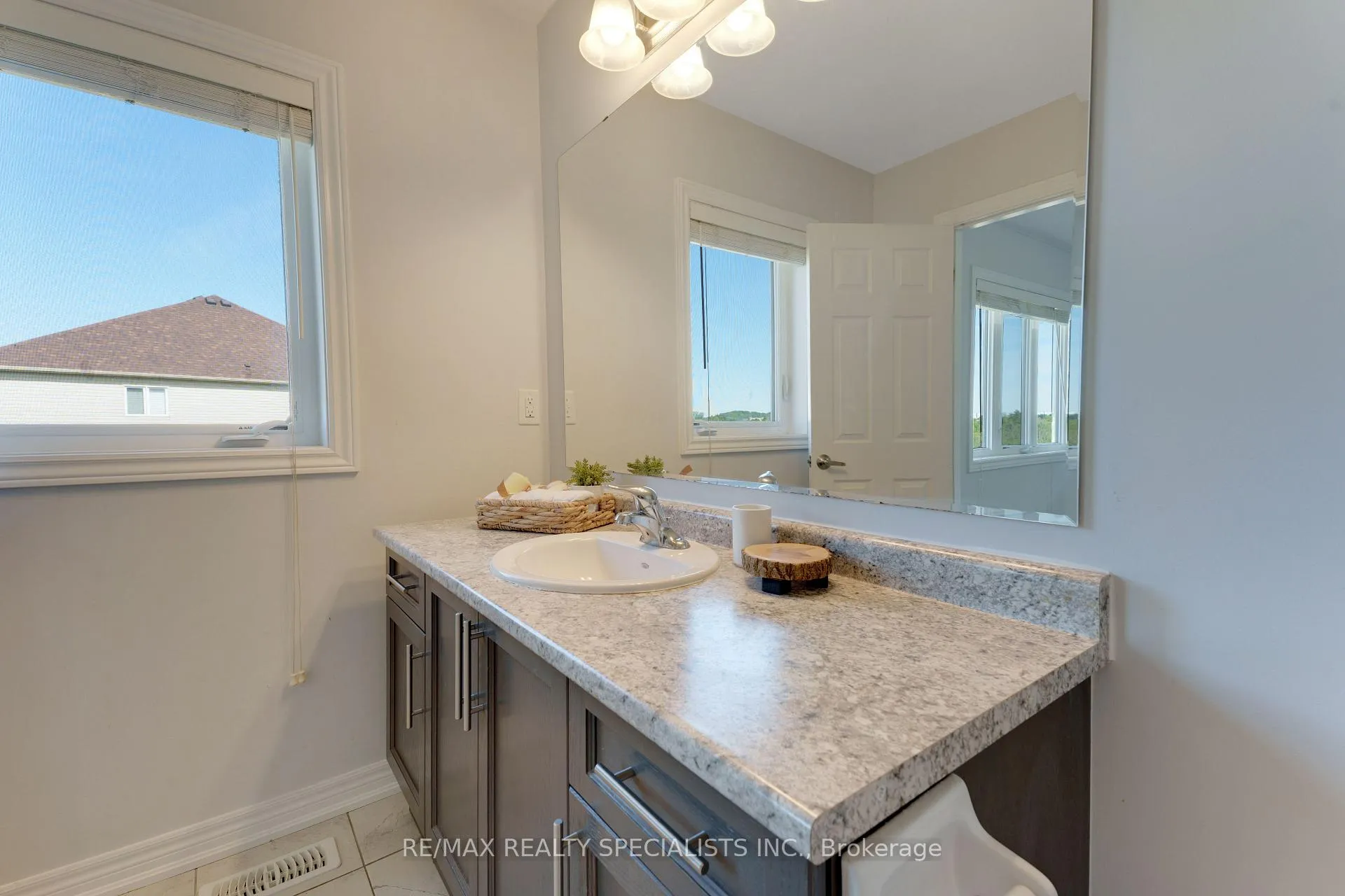 Photo 23 of Unit 4, 740 Linden Drive, Cambridge, Preston Heights — HOMEH