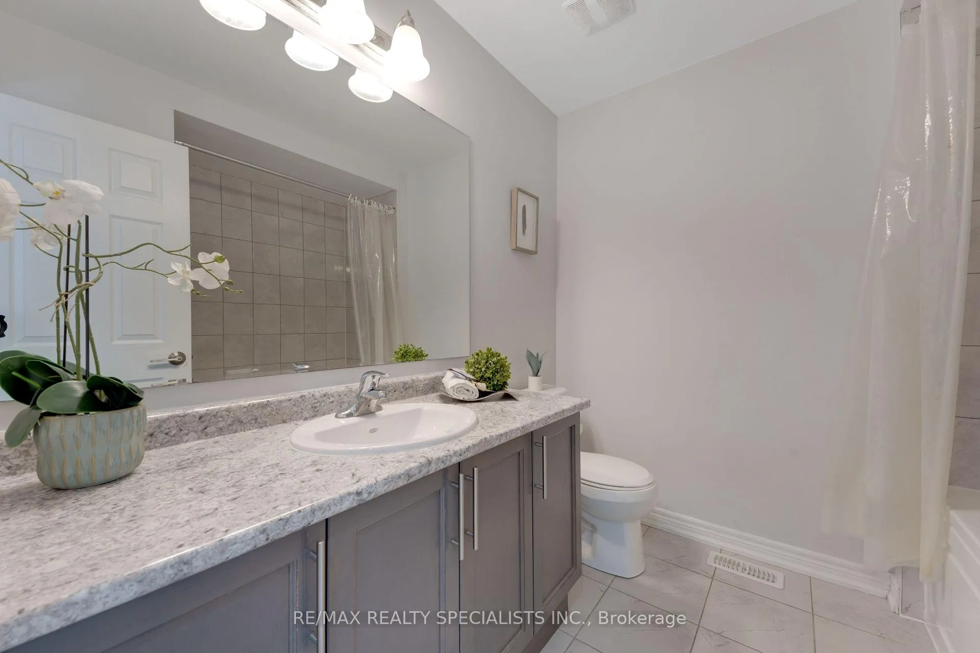 Photo 25 of Unit 4, 740 Linden Drive, Cambridge, Preston Heights — HOMEH