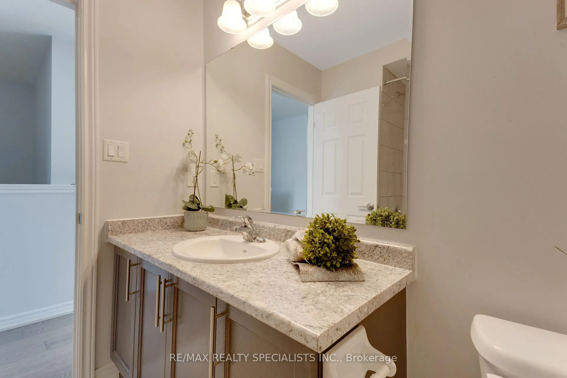 Photo 27 of Unit 4, 740 Linden Drive, Cambridge, Preston Heights — HOMEH
