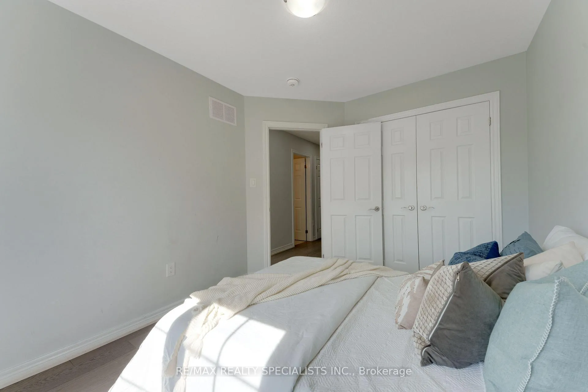 Photo 30 of Unit 4, 740 Linden Drive, Cambridge, Preston Heights — HOMEH