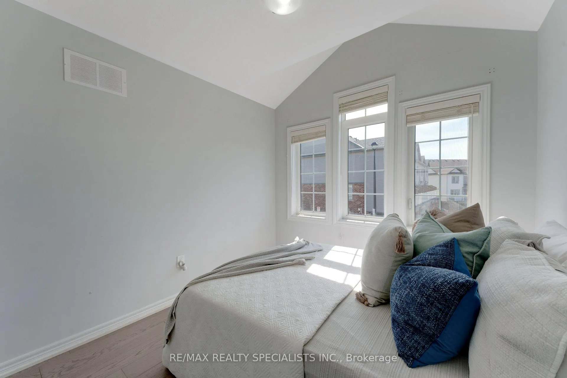 Photo 32 of Unit 4, 740 Linden Drive, Cambridge, Preston Heights — HOMEH