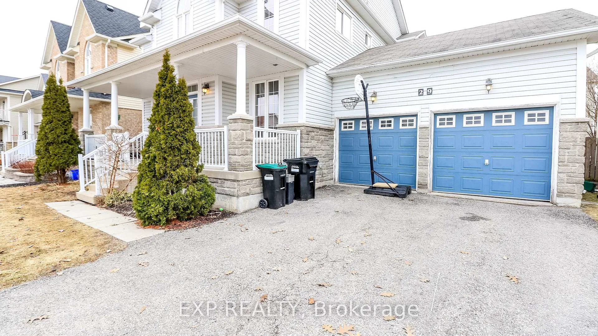 Photo 4 of 29 The Queensway, Barrie, Innis-Shore — HOMEH