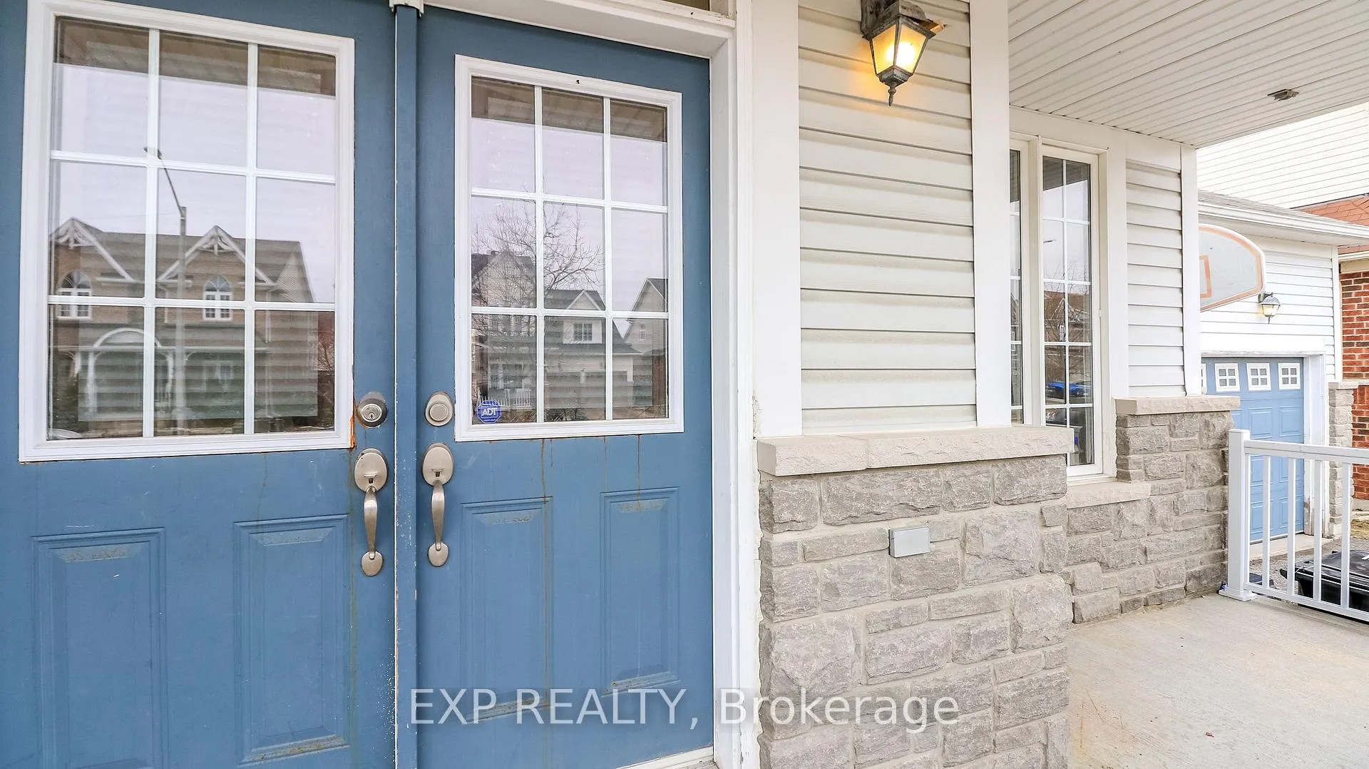 Photo 6 of 29 The Queensway, Barrie, Innis-Shore — HOMEH