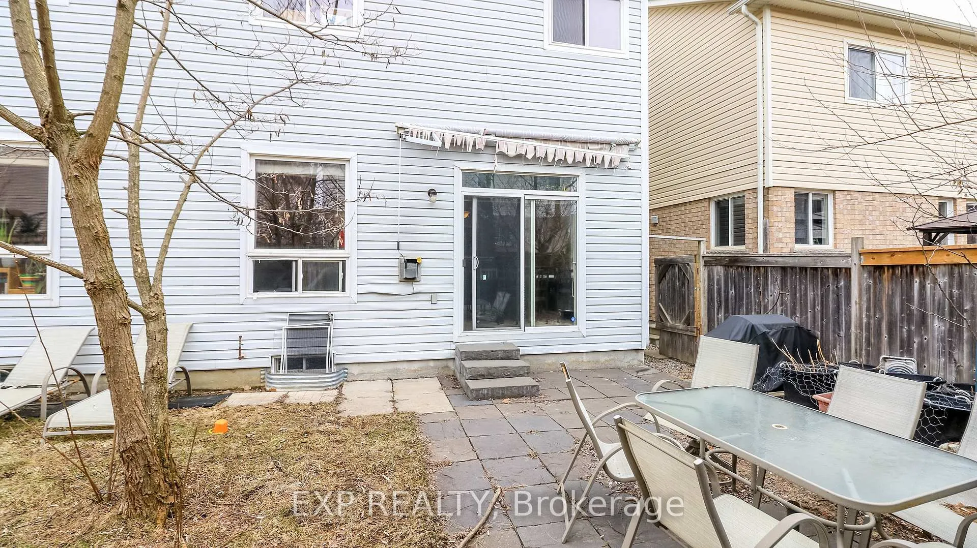 Photo 8 of 29 The Queensway, Barrie, Innis-Shore — HOMEH