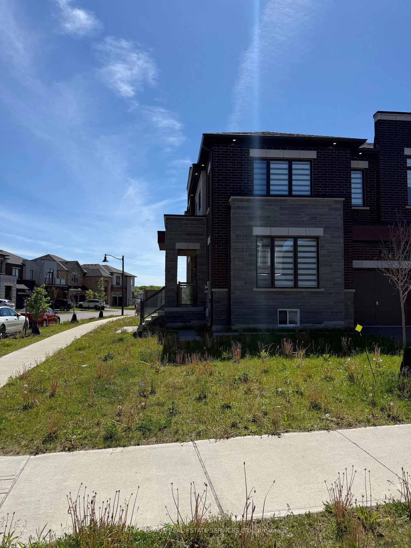 Photo 2 of 406 Humphrey Street, Hamilton, Waterdown — HOMEH