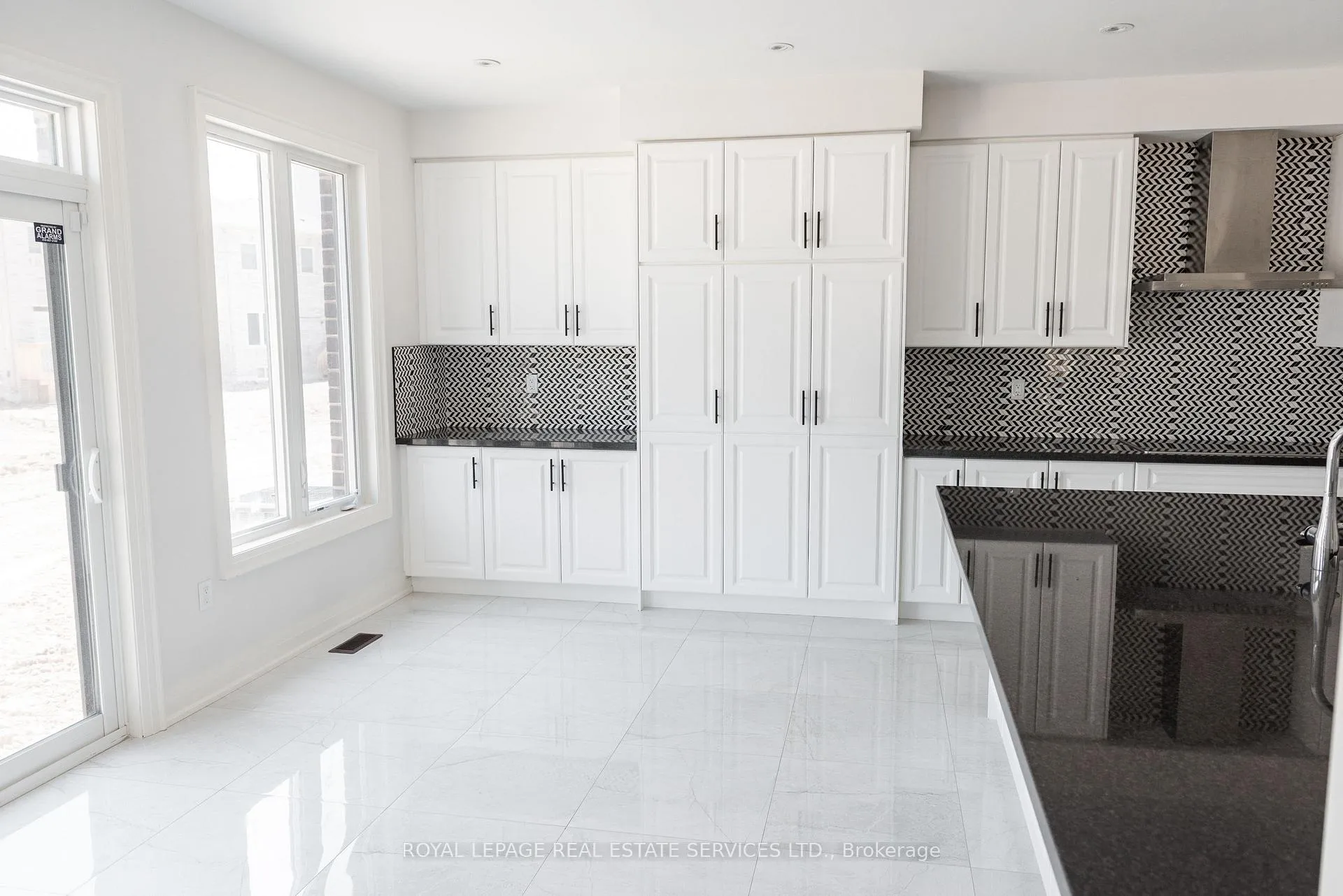 Photo 7 of 406 Humphrey Street, Hamilton, Waterdown — HOMEH