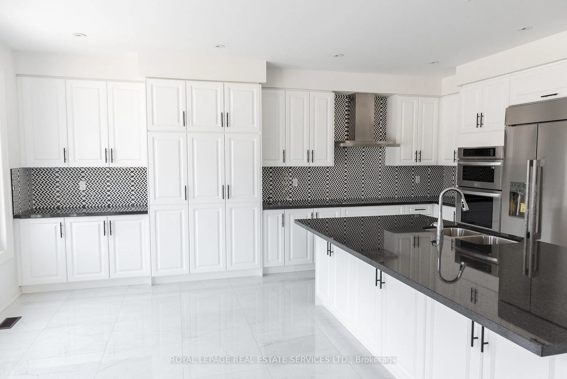 Photo 10 of 406 Humphrey Street, Hamilton, Waterdown — HOMEH