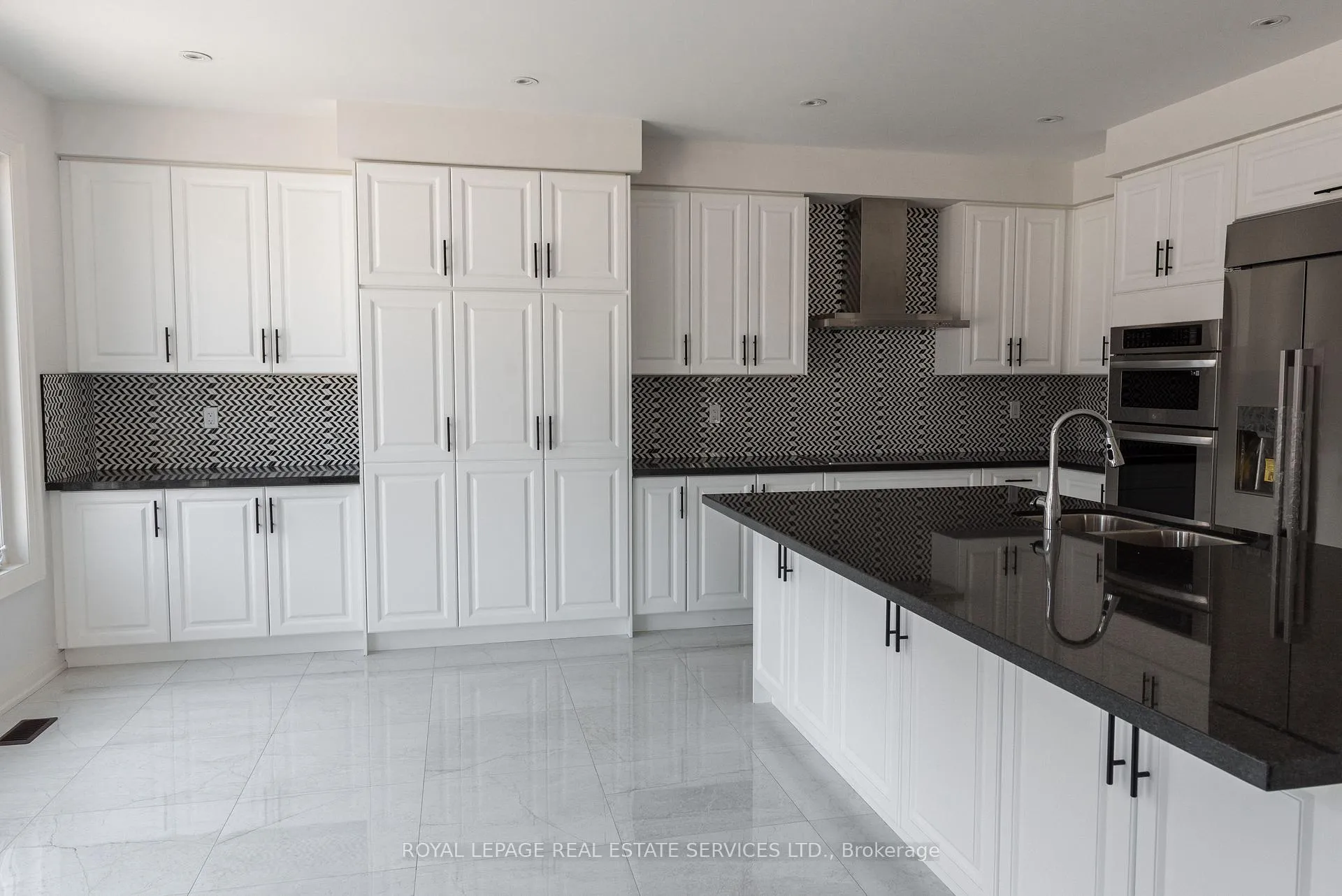 Photo 11 of 406 Humphrey Street, Hamilton, Waterdown — HOMEH