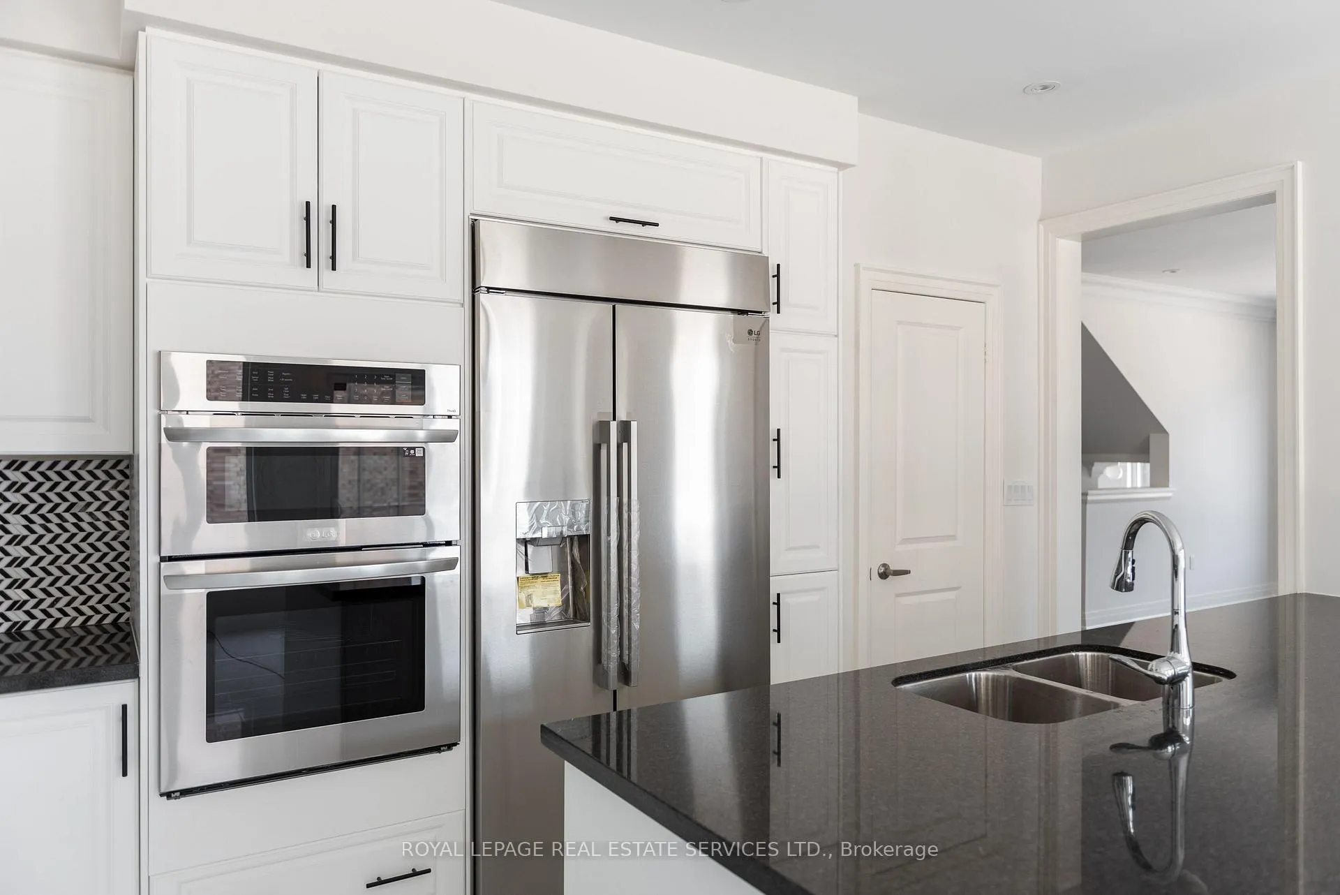 Photo 13 of 406 Humphrey Street, Hamilton, Waterdown — HOMEH