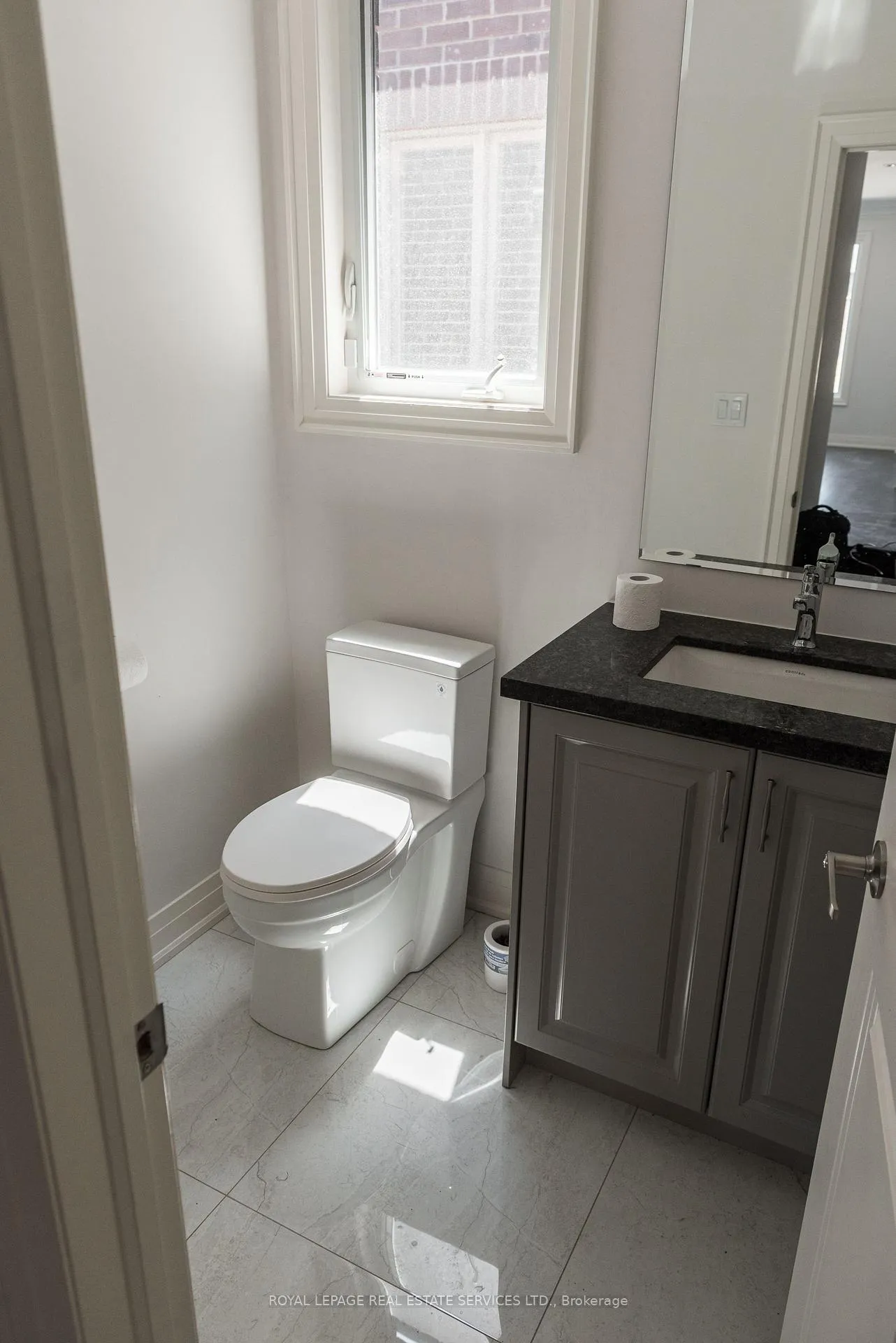 Photo 16 of 406 Humphrey Street, Hamilton, Waterdown — HOMEH