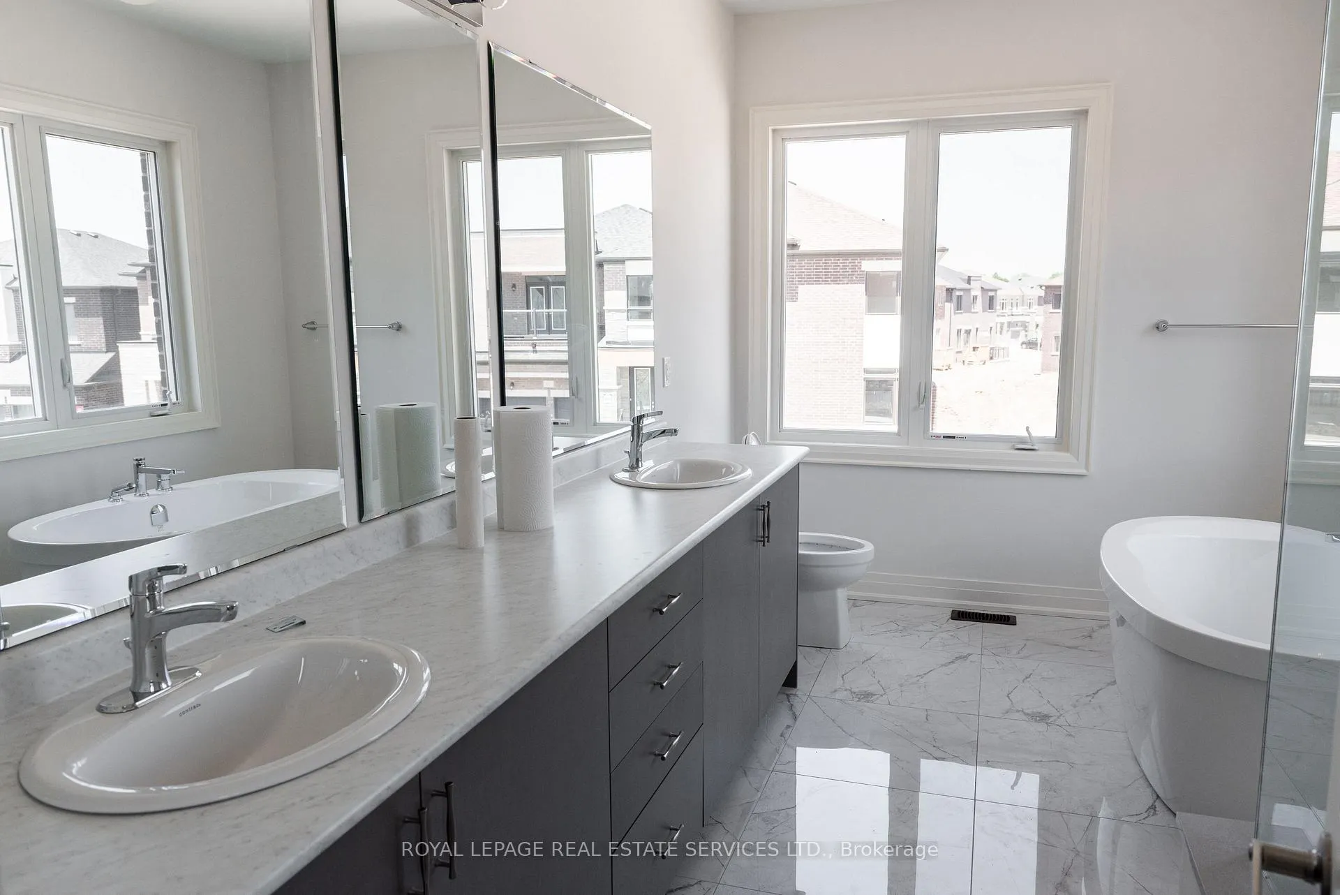 Photo 26 of 406 Humphrey Street, Hamilton, Waterdown — HOMEH