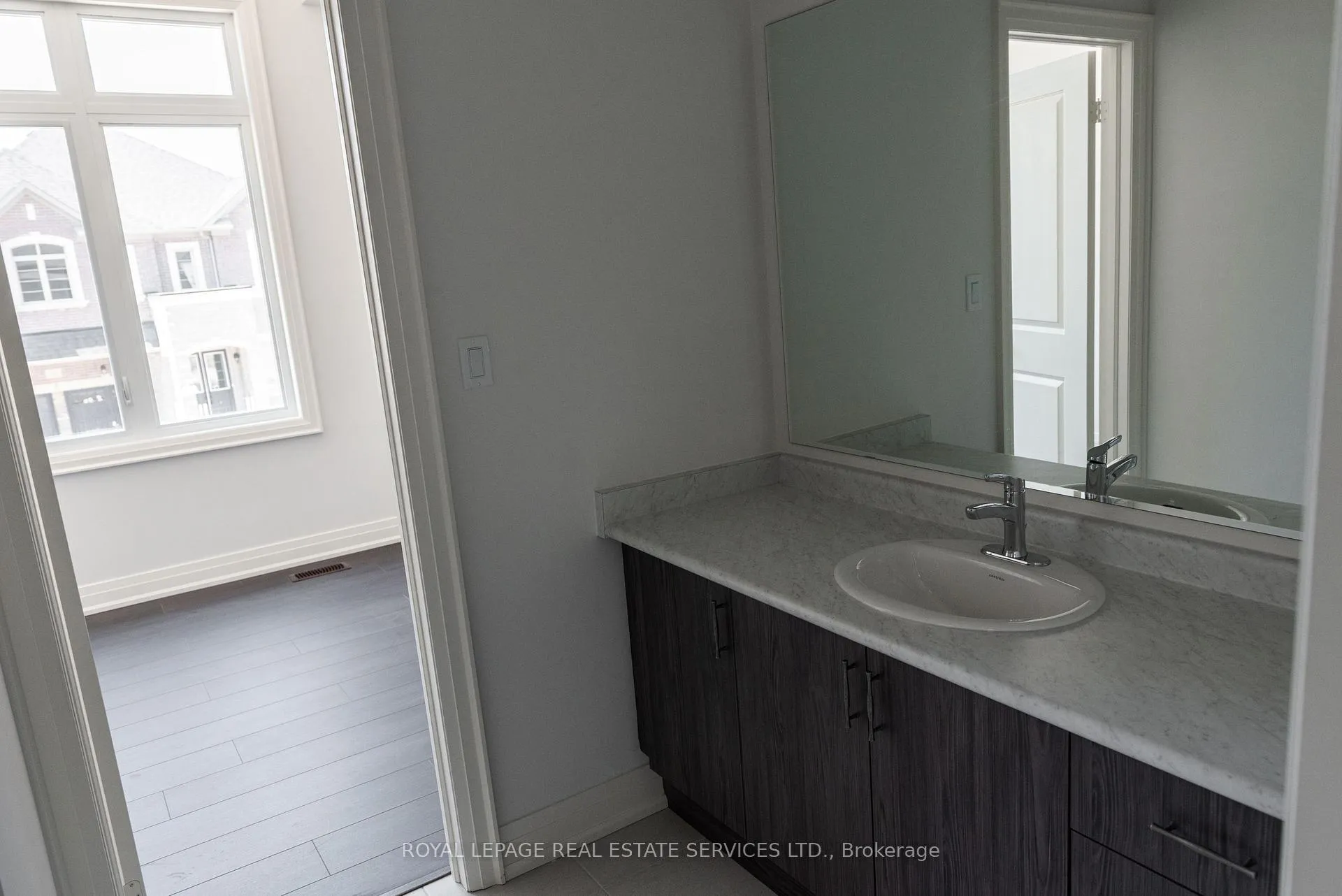 Photo 30 of 406 Humphrey Street, Hamilton, Waterdown — HOMEH