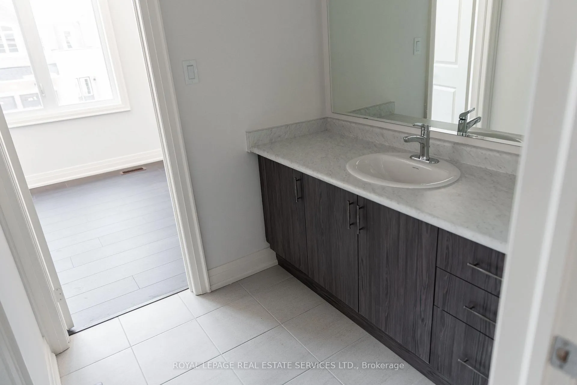 Photo 31 of 406 Humphrey Street, Hamilton, Waterdown — HOMEH