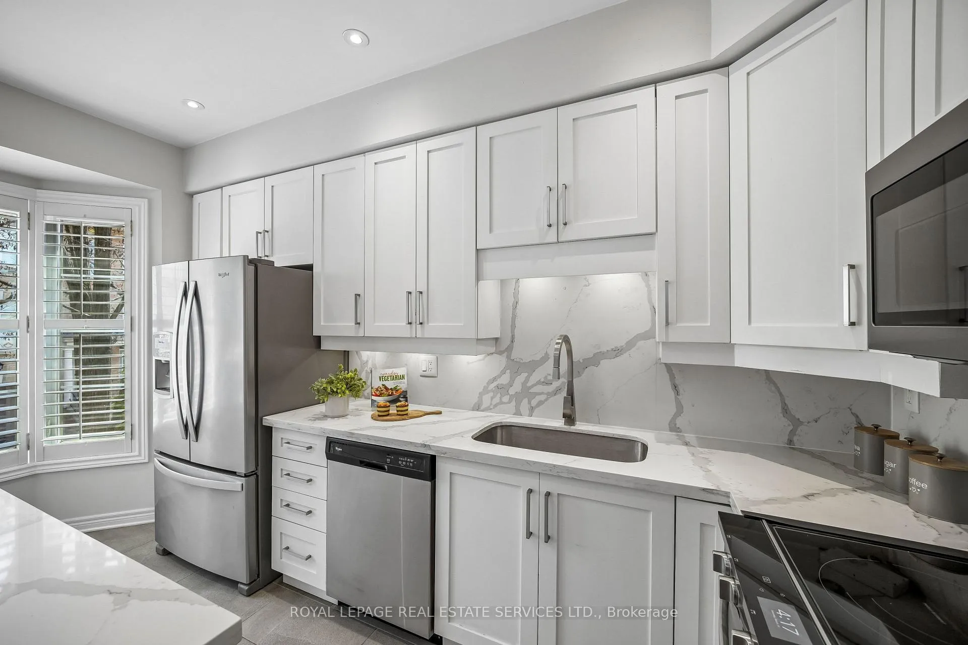 Photo 10 of 20 San Remo Terrace, Etobicoke, Mimico — HOMEH