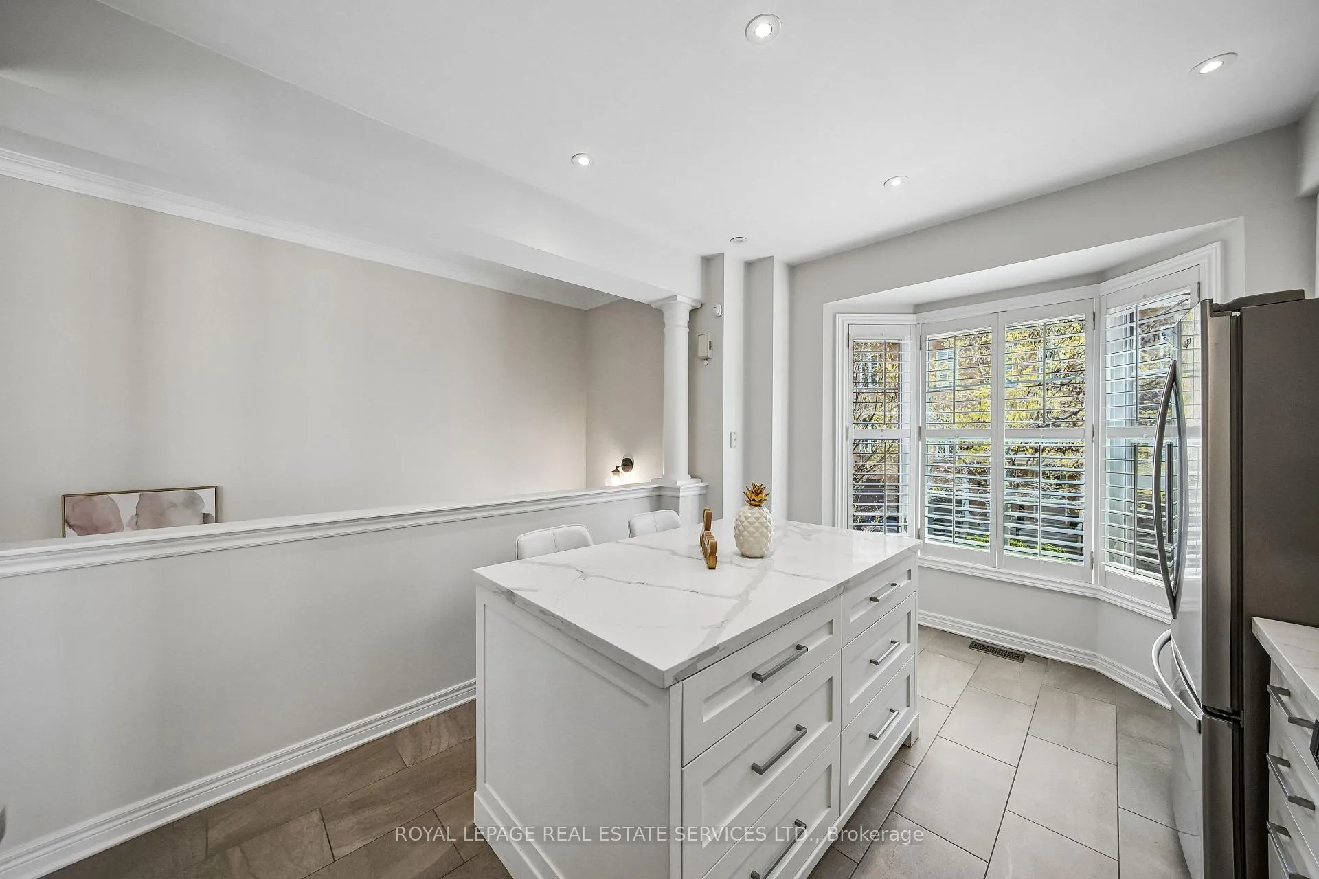 Photo 12 of 20 San Remo Terrace, Etobicoke, Mimico — HOMEH