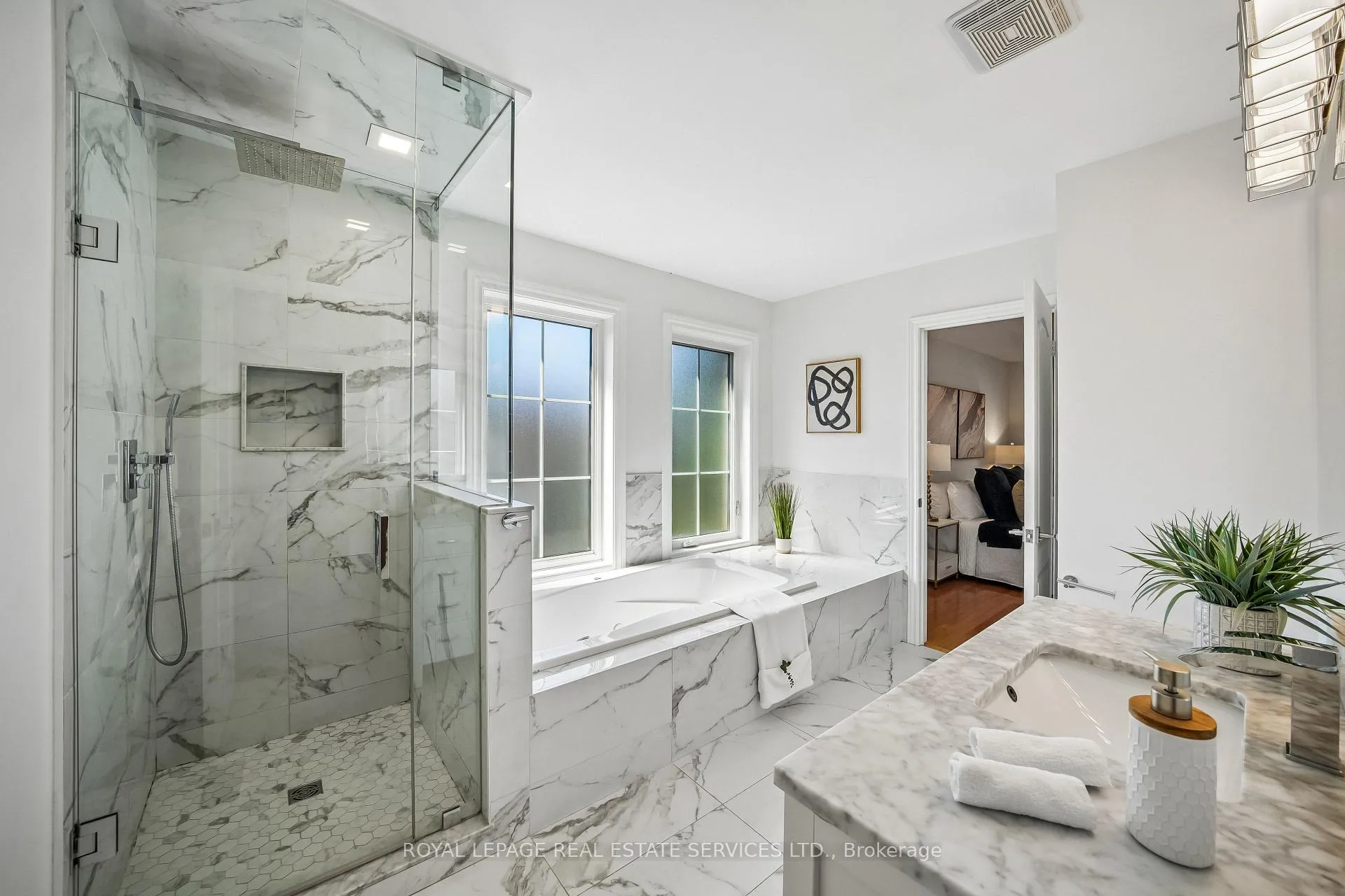 Photo 13 of 20 San Remo Terrace, Etobicoke, Mimico — HOMEH