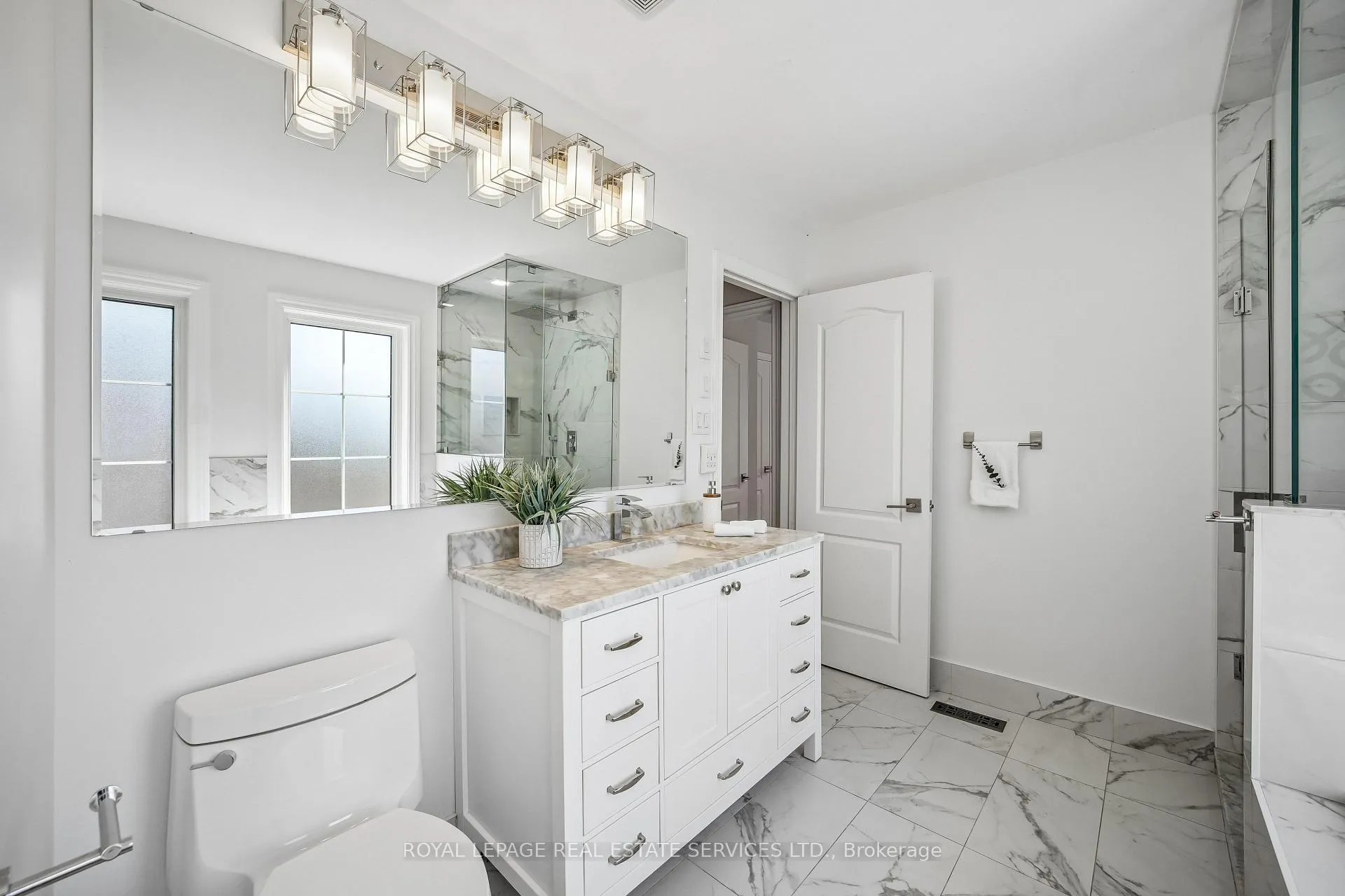 Photo 15 of 20 San Remo Terrace, Etobicoke, Mimico — HOMEH