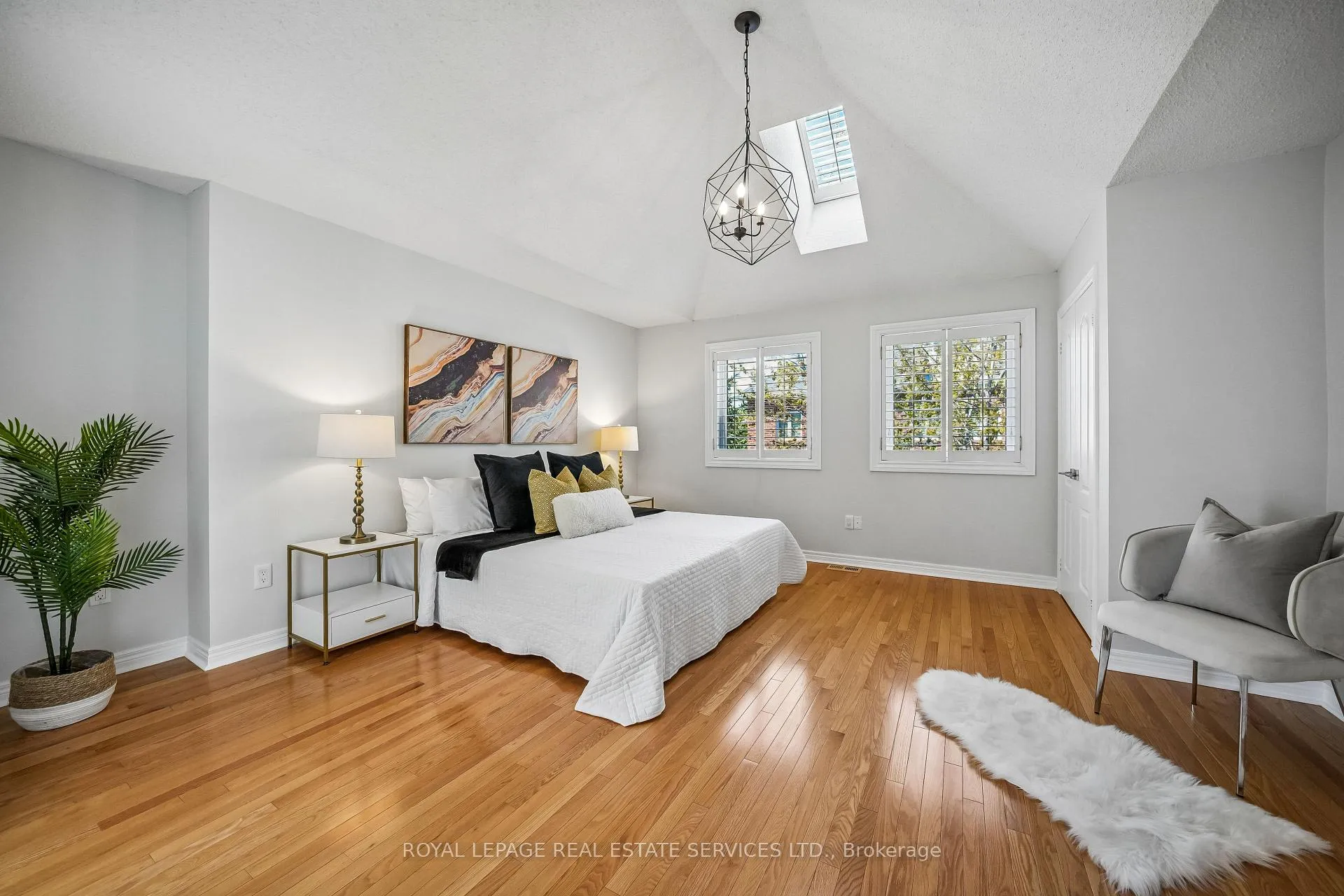 Photo 16 of 20 San Remo Terrace, Etobicoke, Mimico — HOMEH