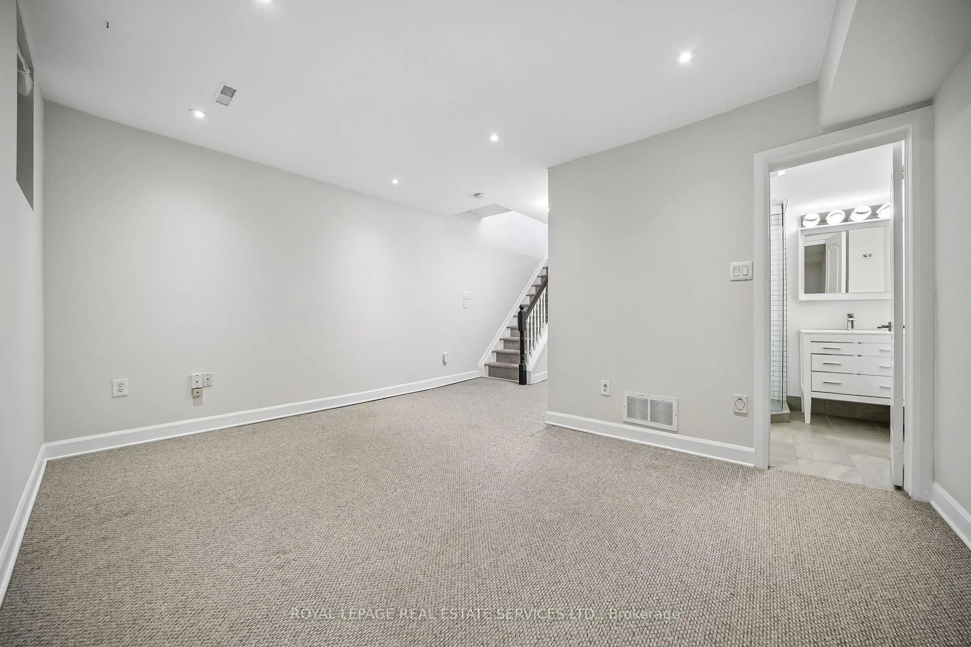 Photo 23 of 20 San Remo Terrace, Etobicoke, Mimico — HOMEH