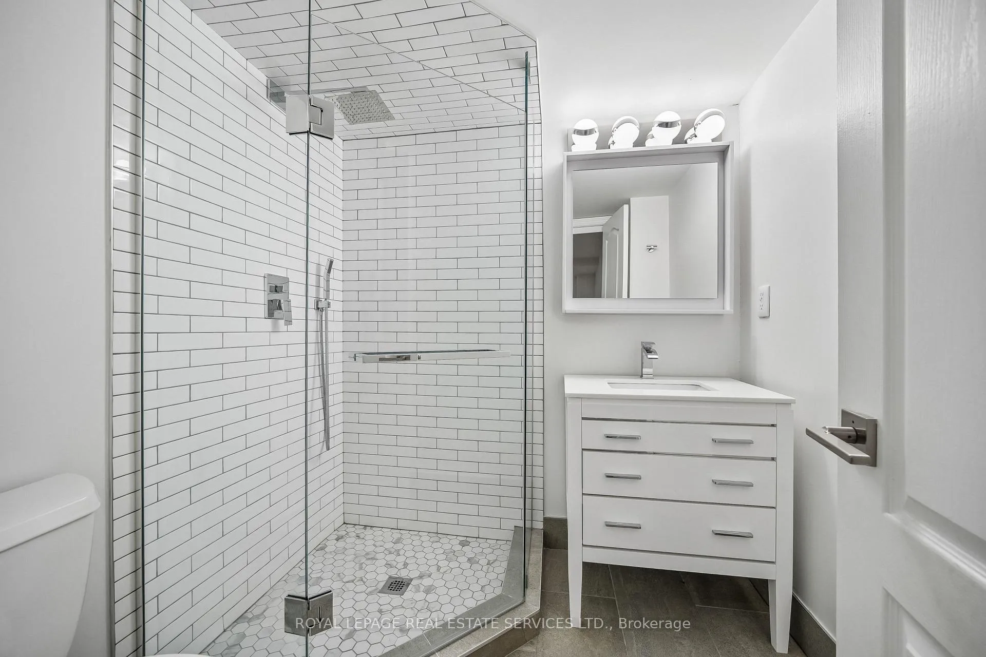 Photo 24 of 20 San Remo Terrace, Etobicoke, Mimico — HOMEH