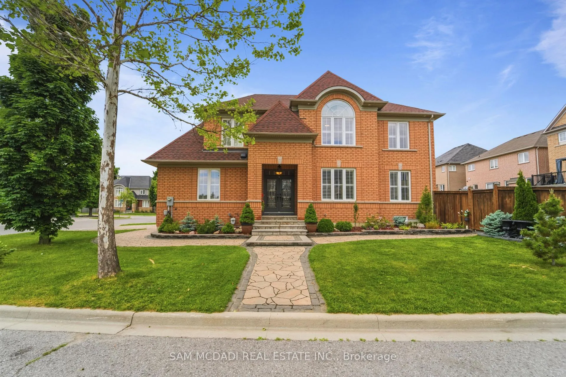 Photo 2 of 5 Whitbread Crescent, Ajax, Northeast Ajax — HOMEH