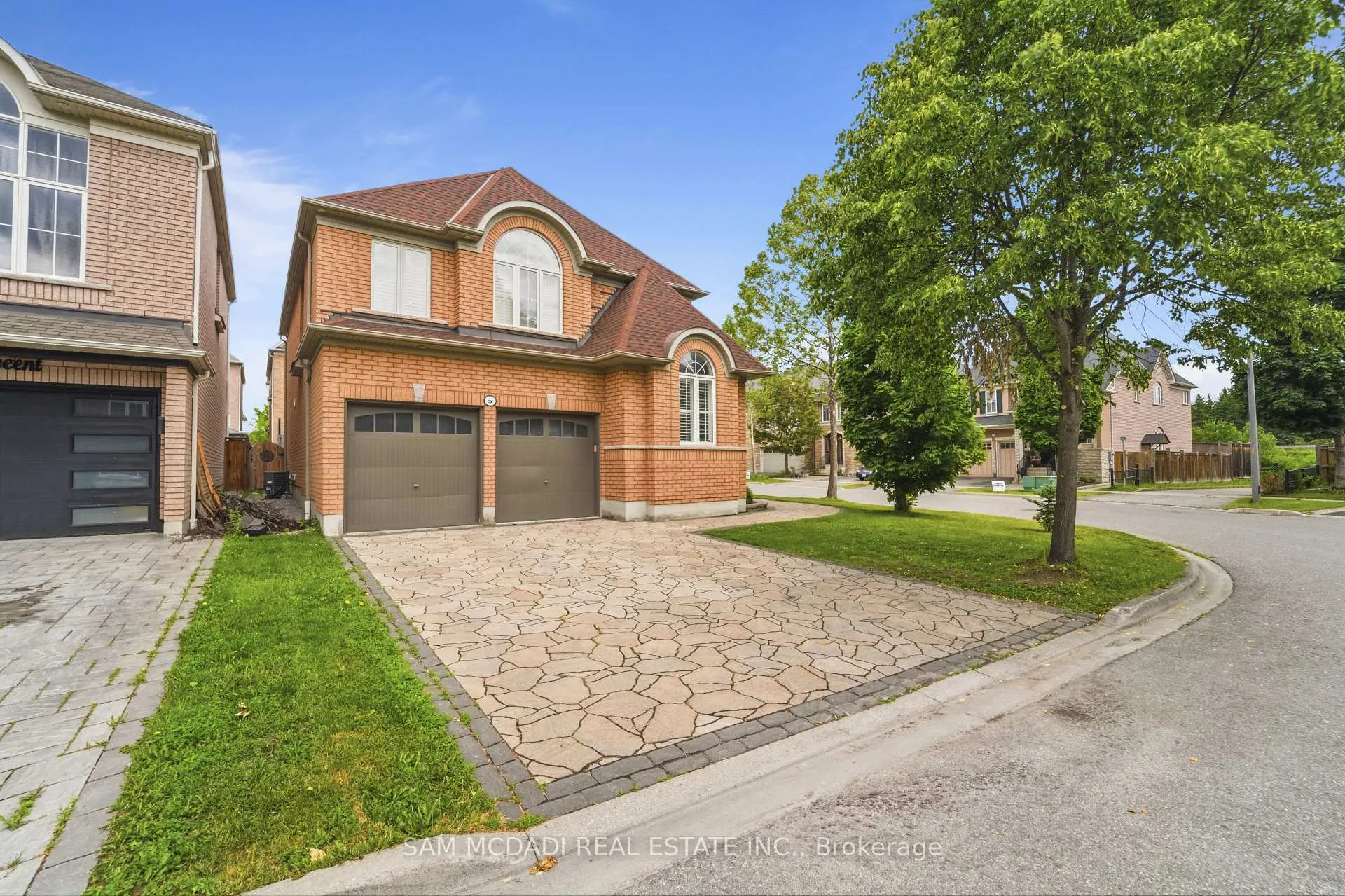 Photo 3 of 5 Whitbread Crescent, Ajax, Northeast Ajax — HOMEH