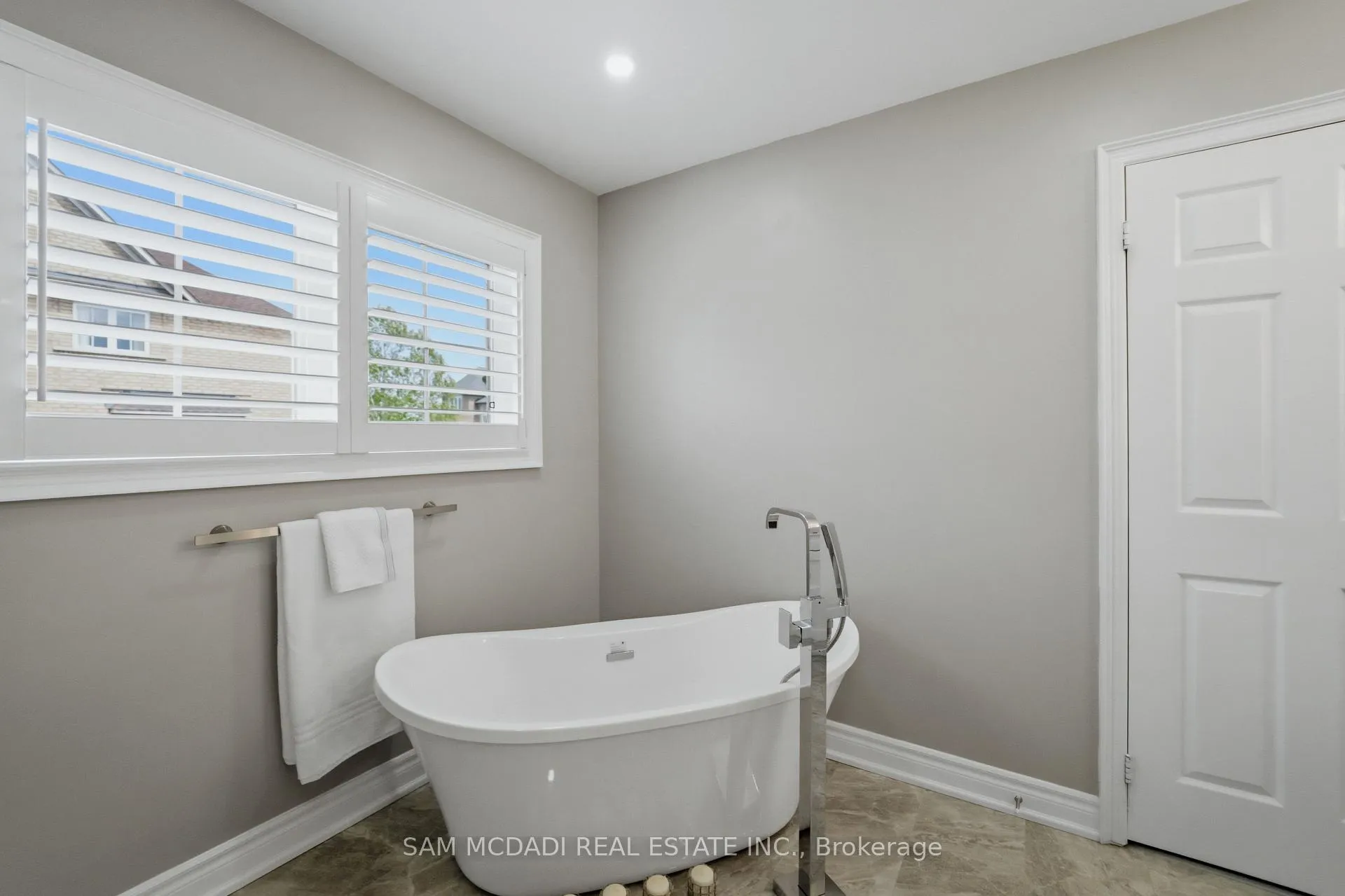 Photo 35 of 5 Whitbread Crescent, Ajax, Northeast Ajax — HOMEH