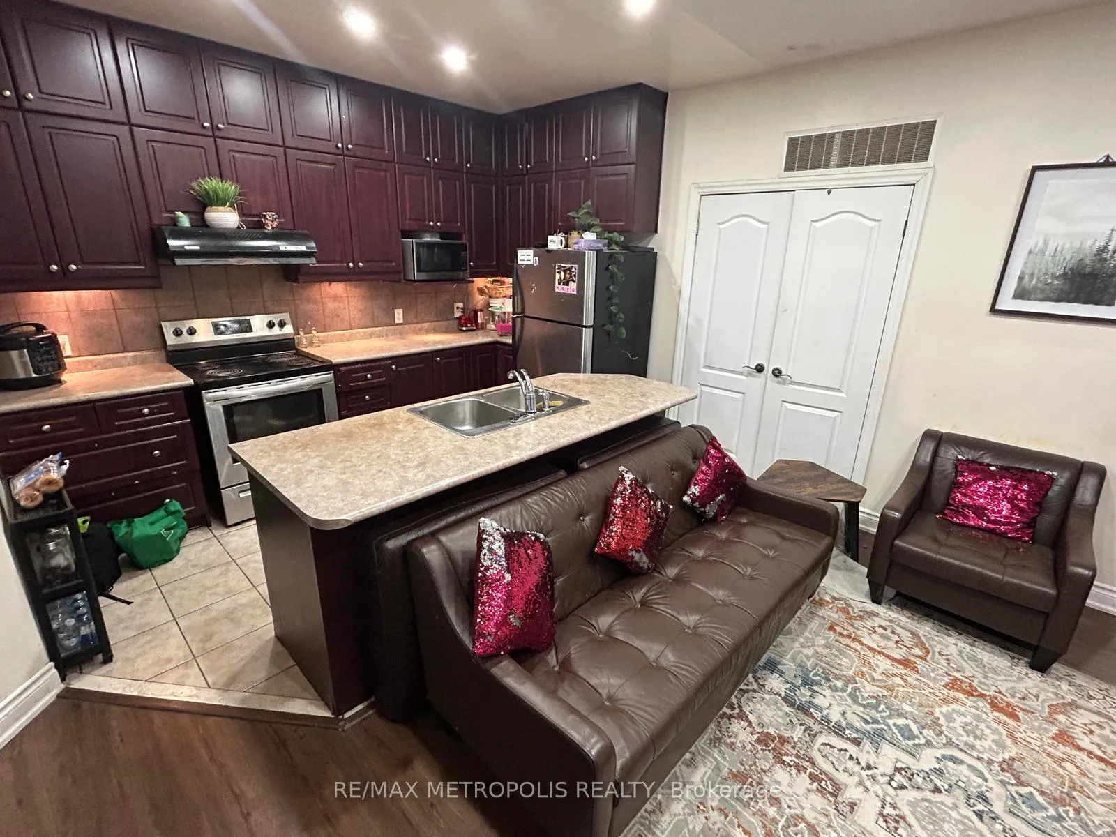 Photo 5 of Unit 205, 2352 Middlefield Road, Markham, Middlefield — HOMEH