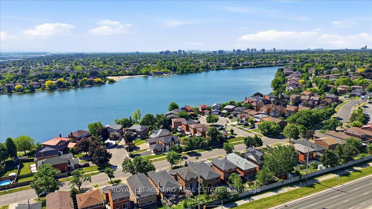 Photo 41 of 65 Giraffe Avenue, Brampton, Sandringham-Wellington — HOMEH