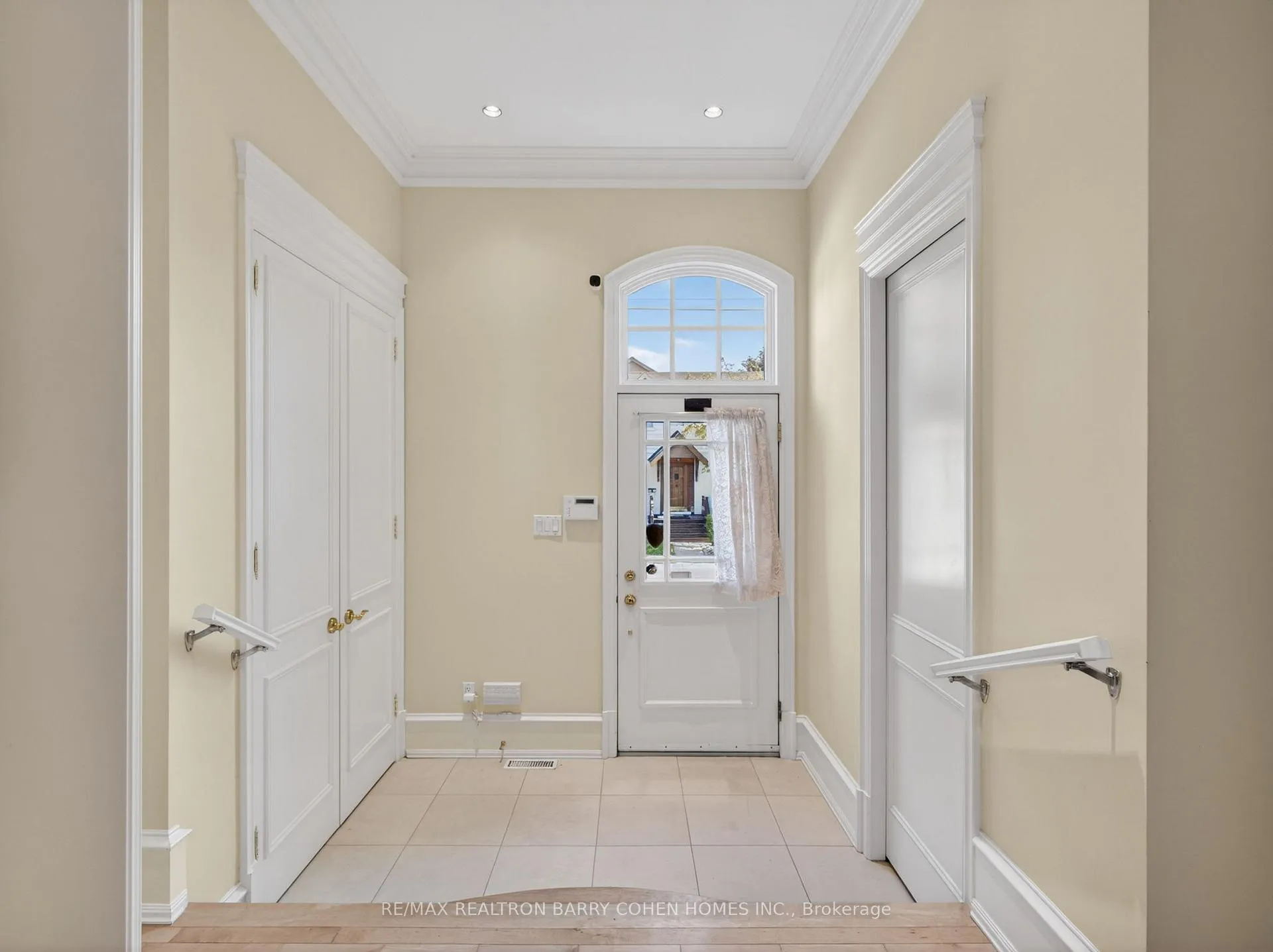Photo 2 of 36 Esgore Drive, Toronto, Bedford Park-Nortown — HOMEH