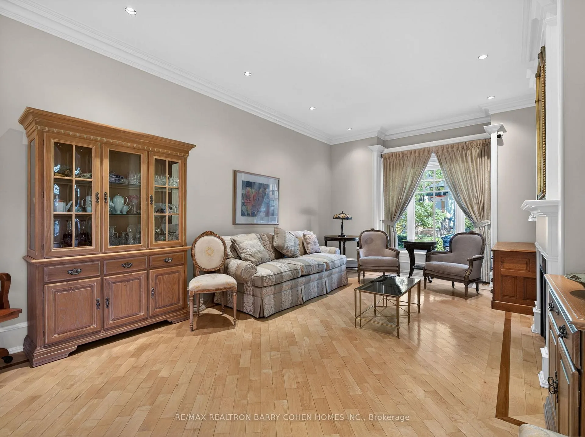 Photo 3 of 36 Esgore Drive, Toronto, Bedford Park-Nortown — HOMEH