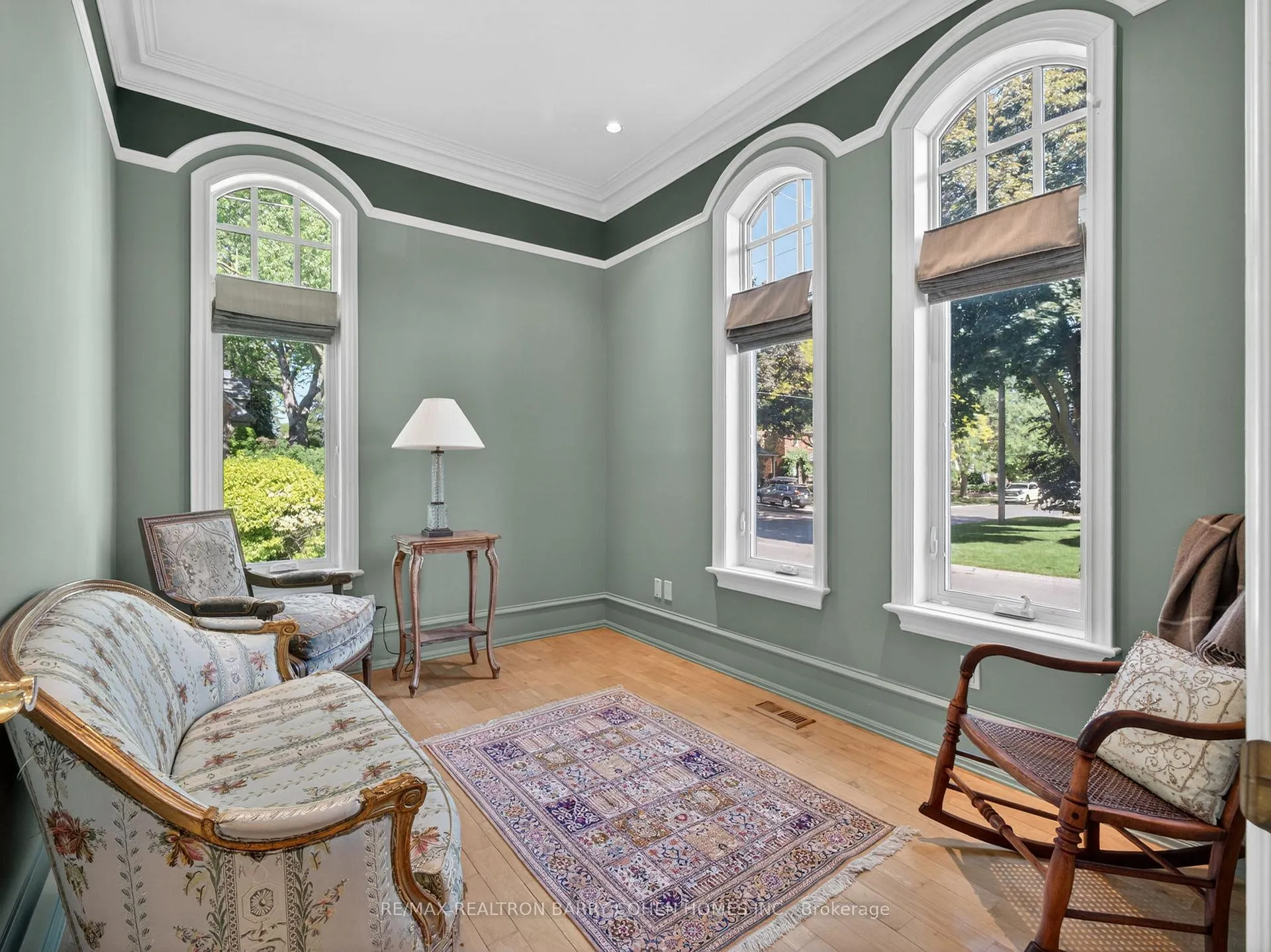 Photo 9 of 36 Esgore Drive, Toronto, Bedford Park-Nortown — HOMEH