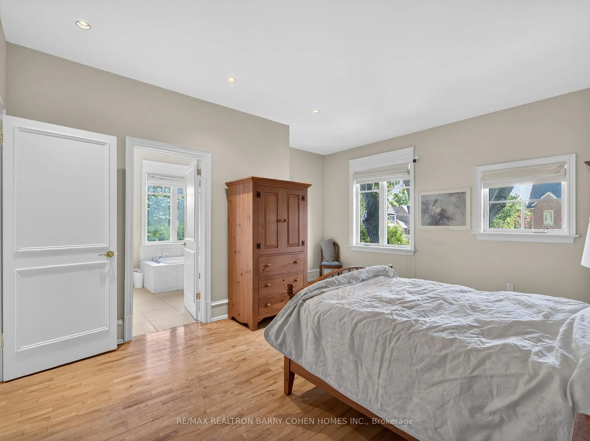 Photo 13 of 36 Esgore Drive, Toronto, Bedford Park-Nortown — HOMEH