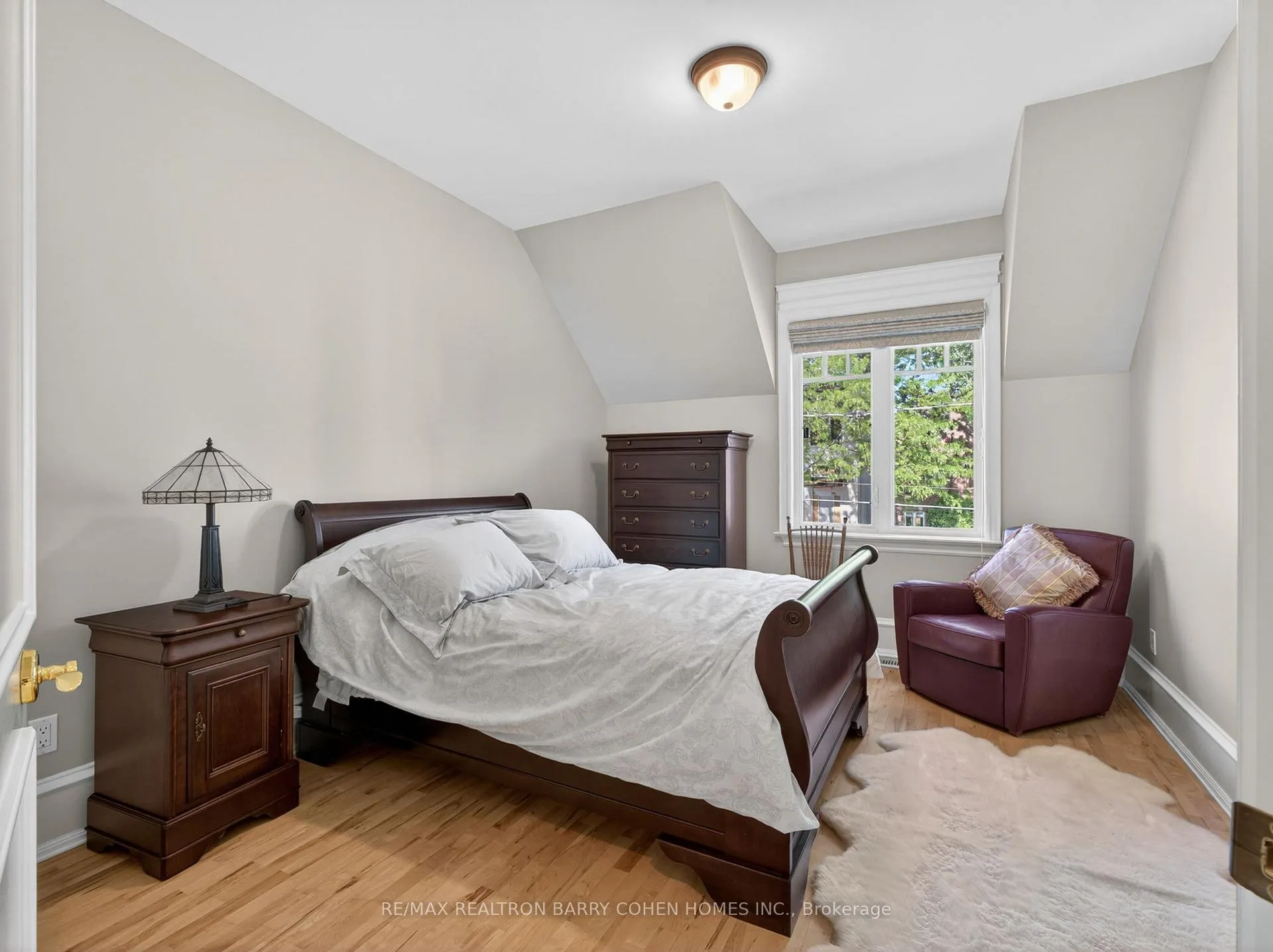 Photo 17 of 36 Esgore Drive, Toronto, Bedford Park-Nortown — HOMEH