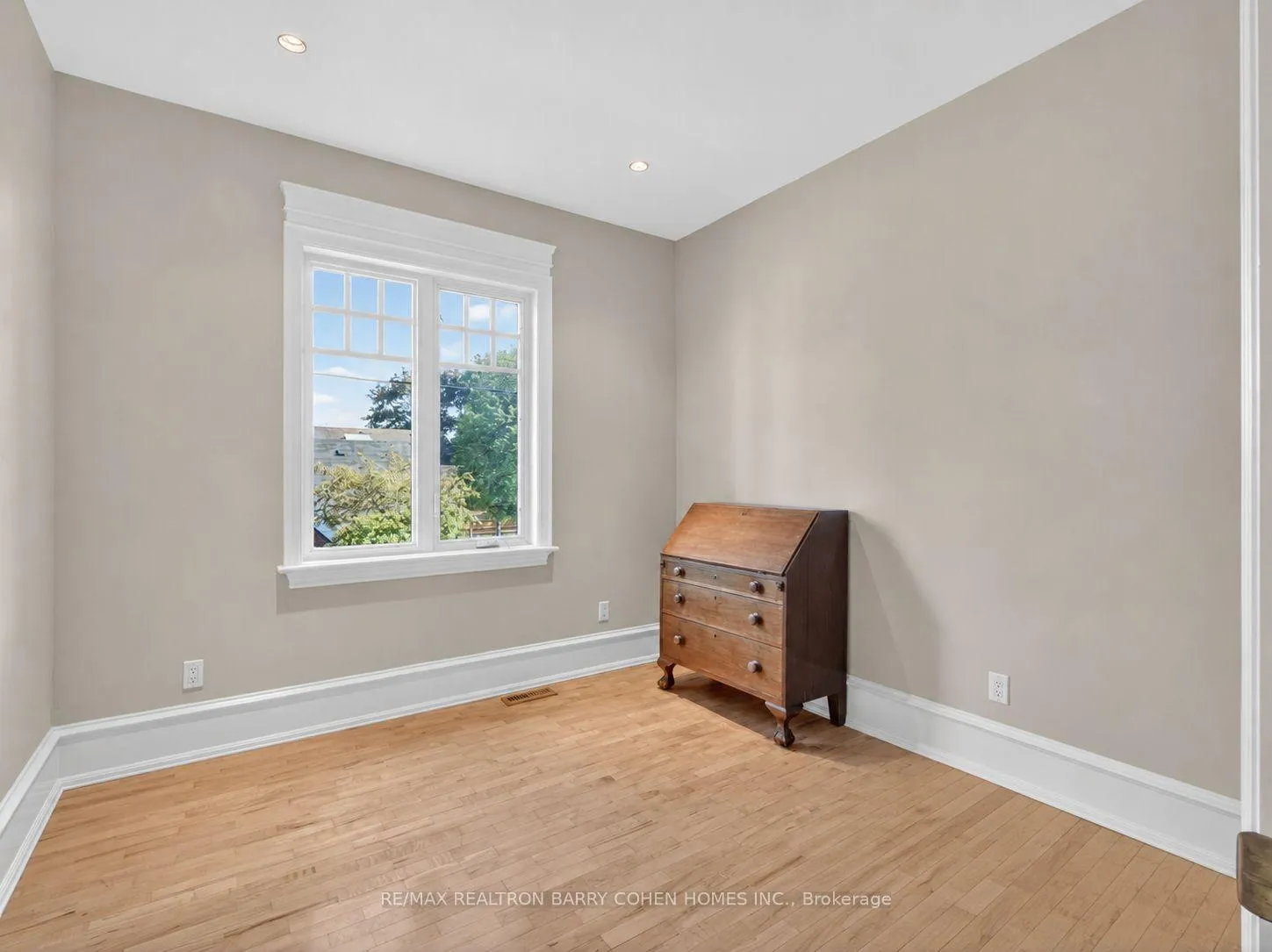 Photo 19 of 36 Esgore Drive, Toronto, Bedford Park-Nortown — HOMEH