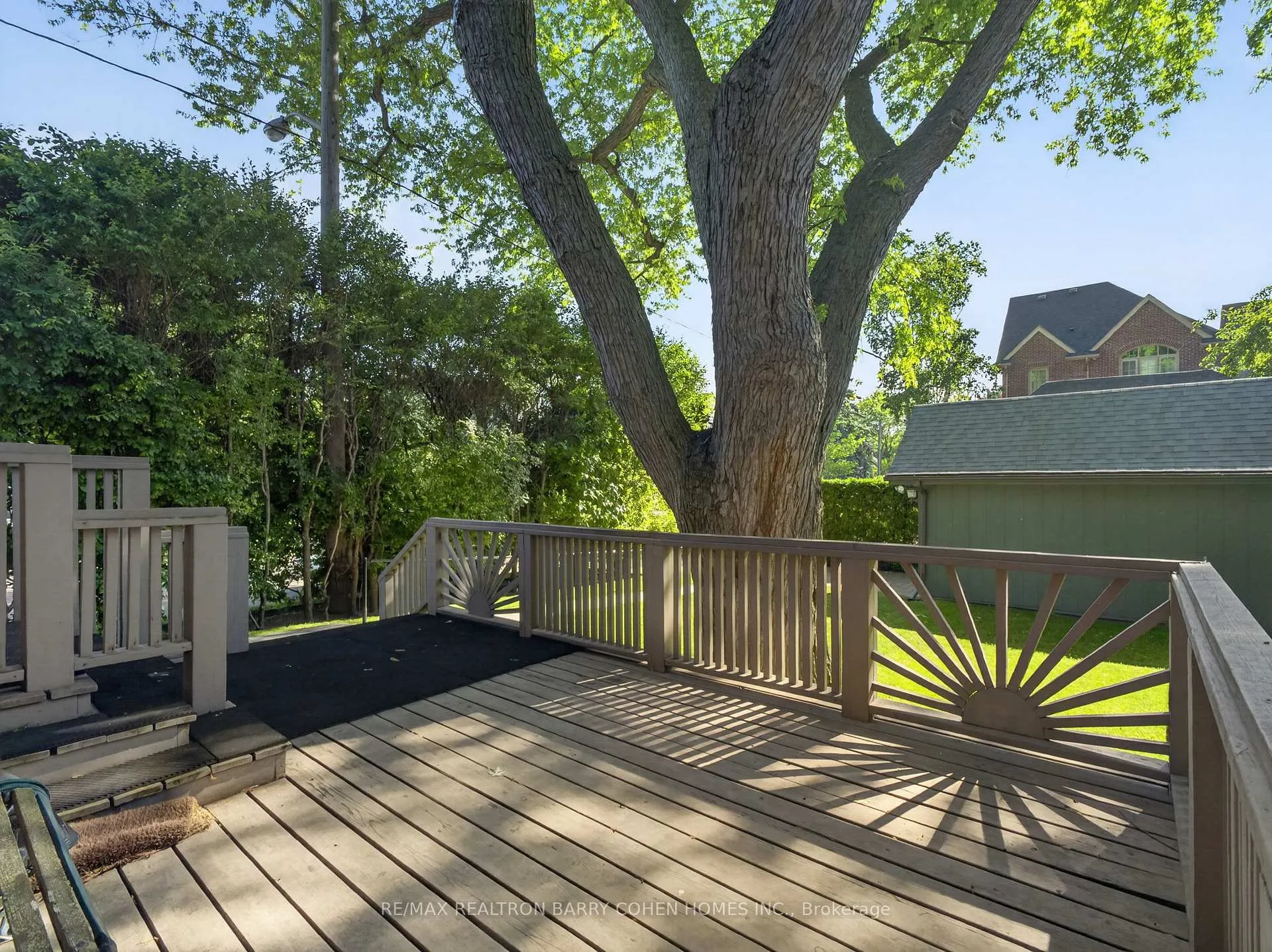 Photo 24 of 36 Esgore Drive, Toronto, Bedford Park-Nortown — HOMEH