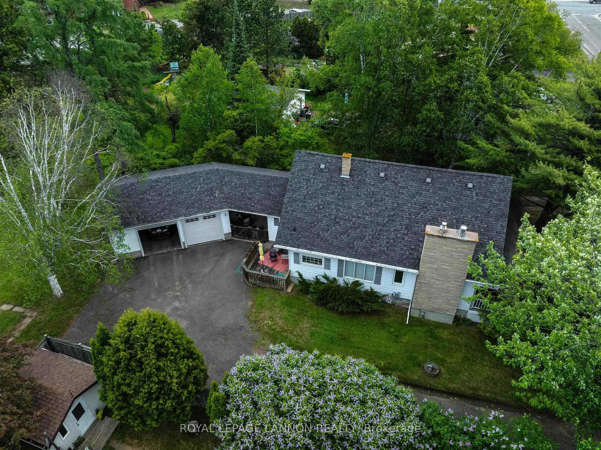 Photo 6 of 136 Sherwood Dr, Thunder Bay, John Street North — HOMEH