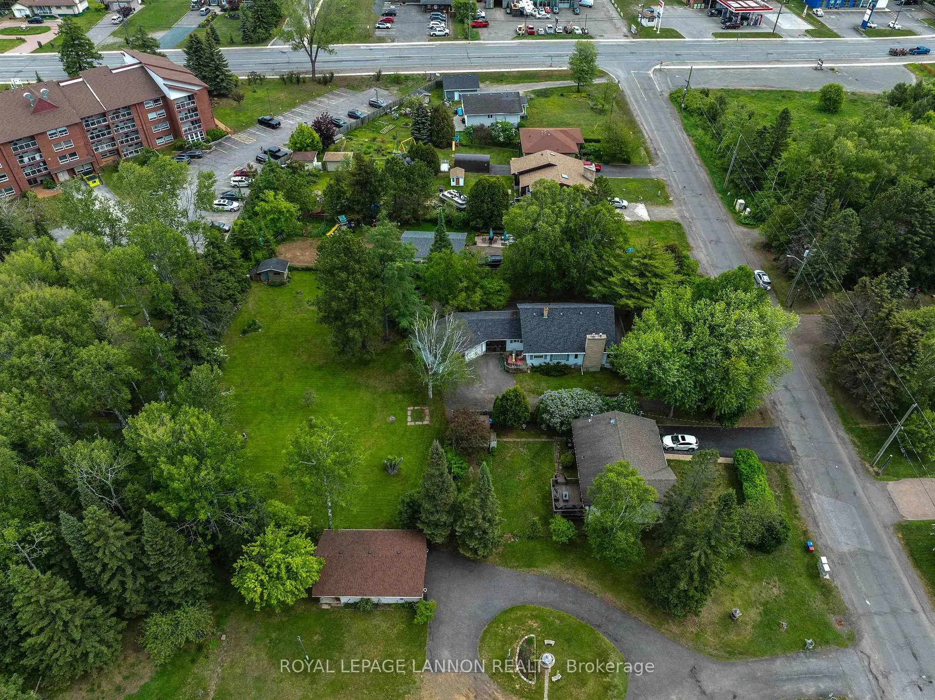 Photo 7 of 136 Sherwood Dr, Thunder Bay, John Street North — HOMEH