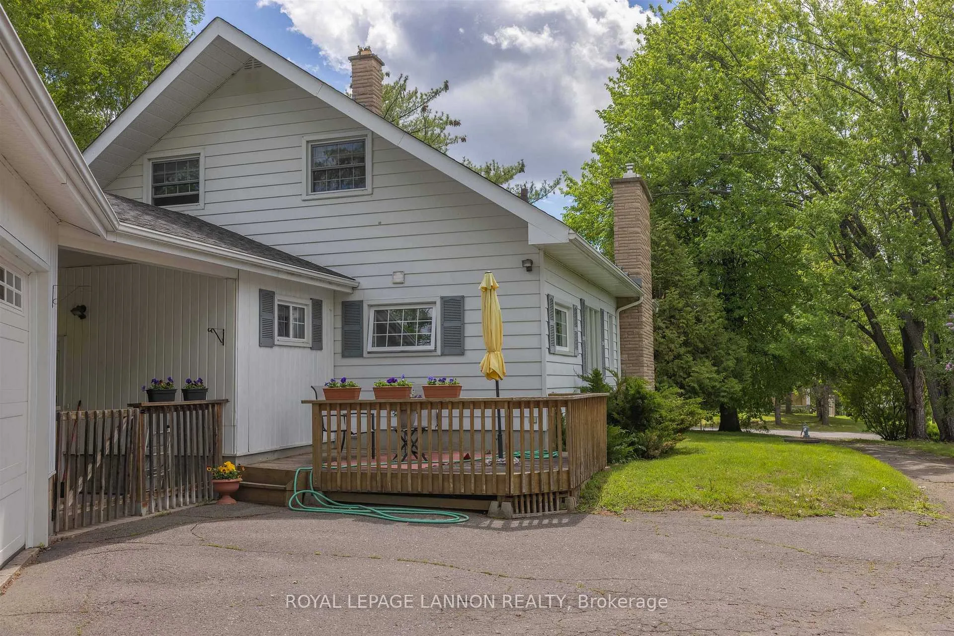 Photo 11 of 136 Sherwood Dr, Thunder Bay, John Street North — HOMEH