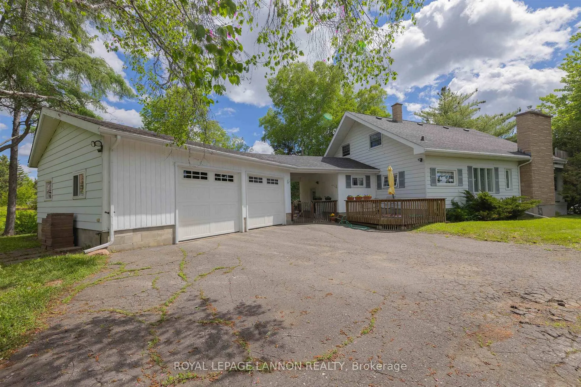 Photo 12 of 136 Sherwood Dr, Thunder Bay, John Street North — HOMEH