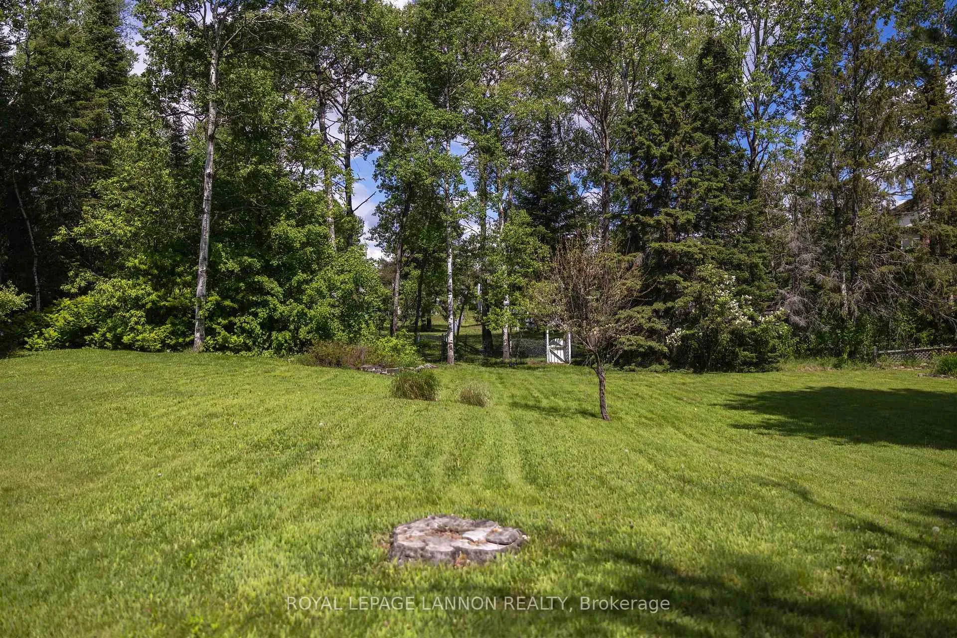 Photo 15 of 136 Sherwood Dr, Thunder Bay, John Street North — HOMEH