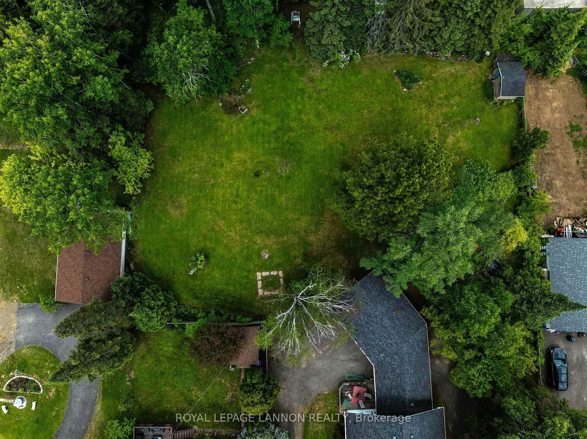 Photo 16 of 136 Sherwood Dr, Thunder Bay, John Street North — HOMEH