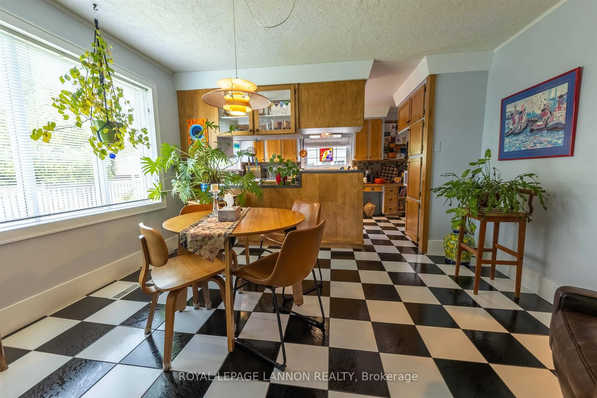 Photo 19 of 136 Sherwood Dr, Thunder Bay, John Street North — HOMEH