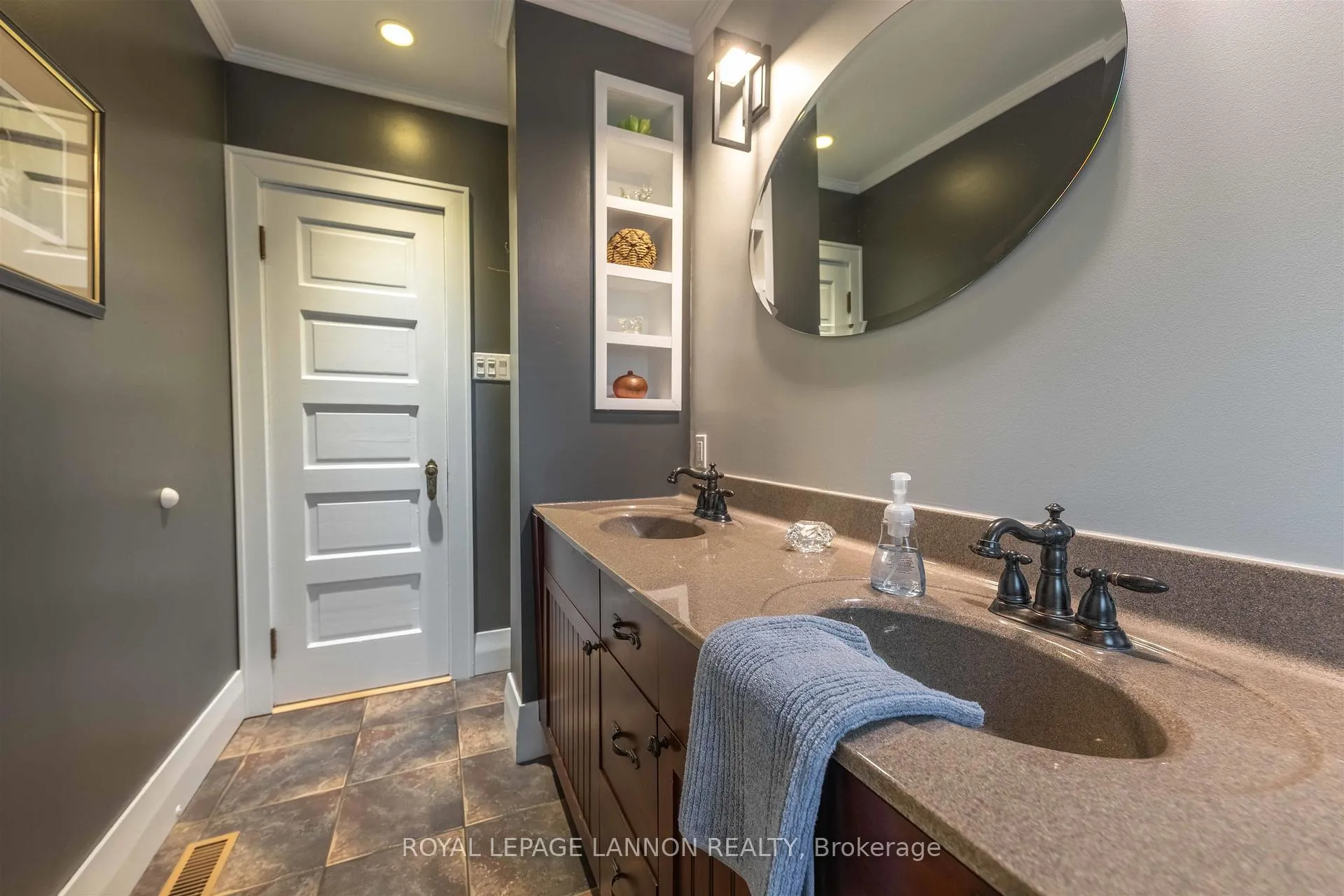 Photo 26 of 136 Sherwood Dr, Thunder Bay, John Street North — HOMEH