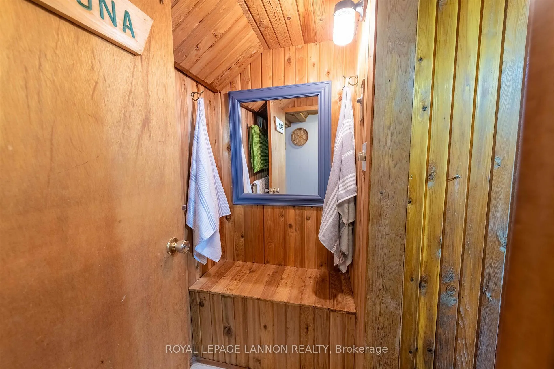Photo 36 of 136 Sherwood Dr, Thunder Bay, John Street North — HOMEH
