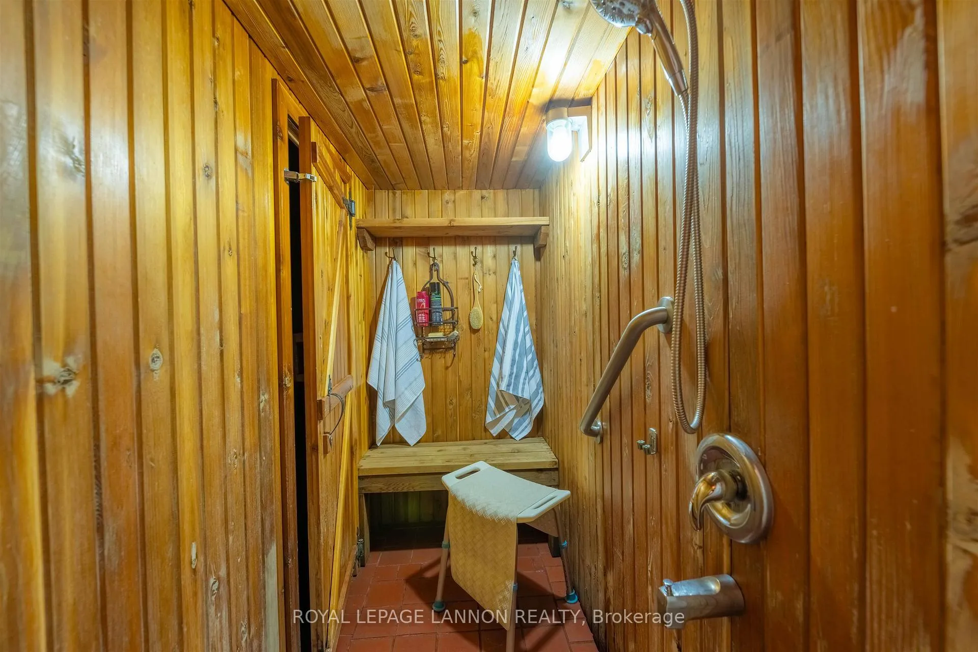 Photo 37 of 136 Sherwood Dr, Thunder Bay, John Street North — HOMEH